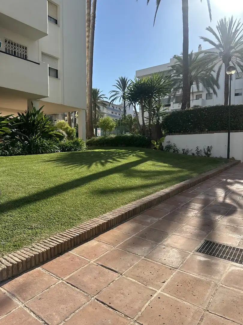 Piso en venta en Calle Salvador Allende, 31, La Carihuela - Los Nidos Jardín de Piso en venta en Torremolinos con Aire acondicionado, Trastero y Amueblado