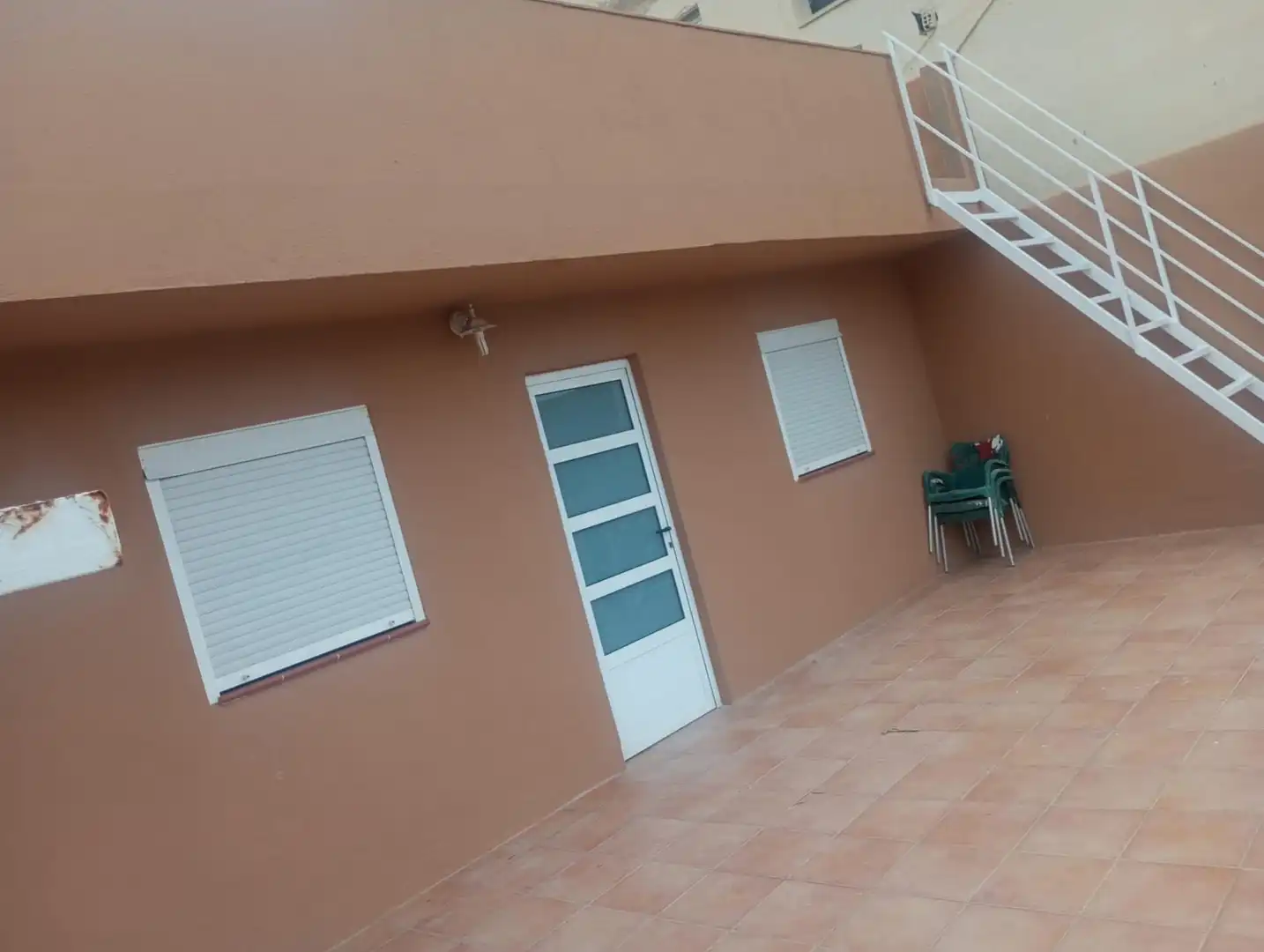 Außenansicht von Einfamilien-Reihenhaus zum Verkauf in Ribesalbes mit Terrasse und Balkon