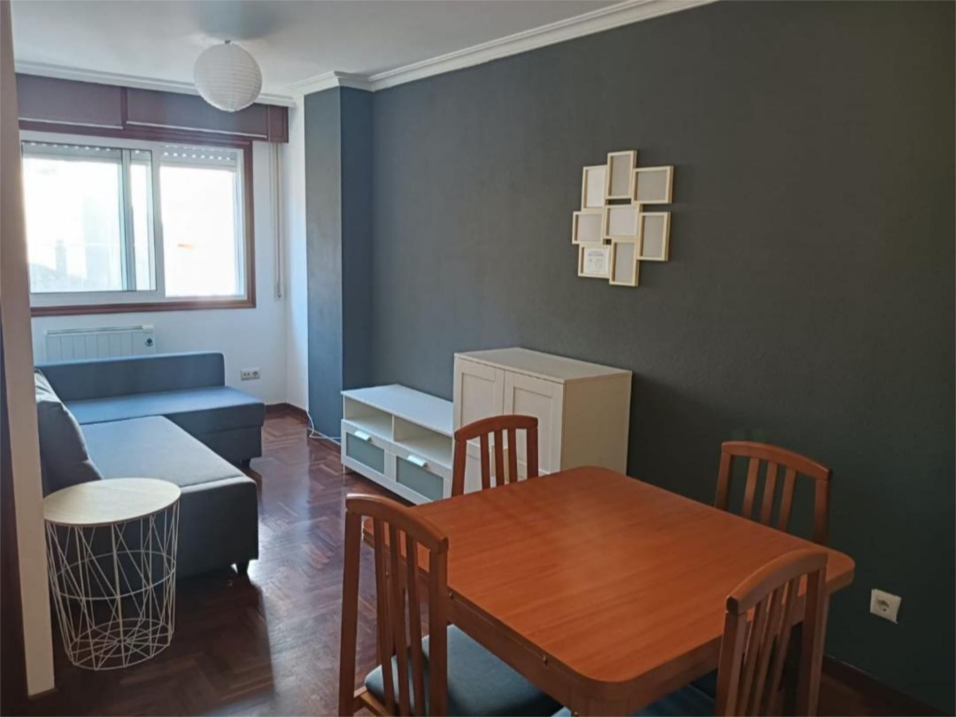 Dormitori de Apartament de lloguer en Redondela amb Calefacció, Parquet i Moblat