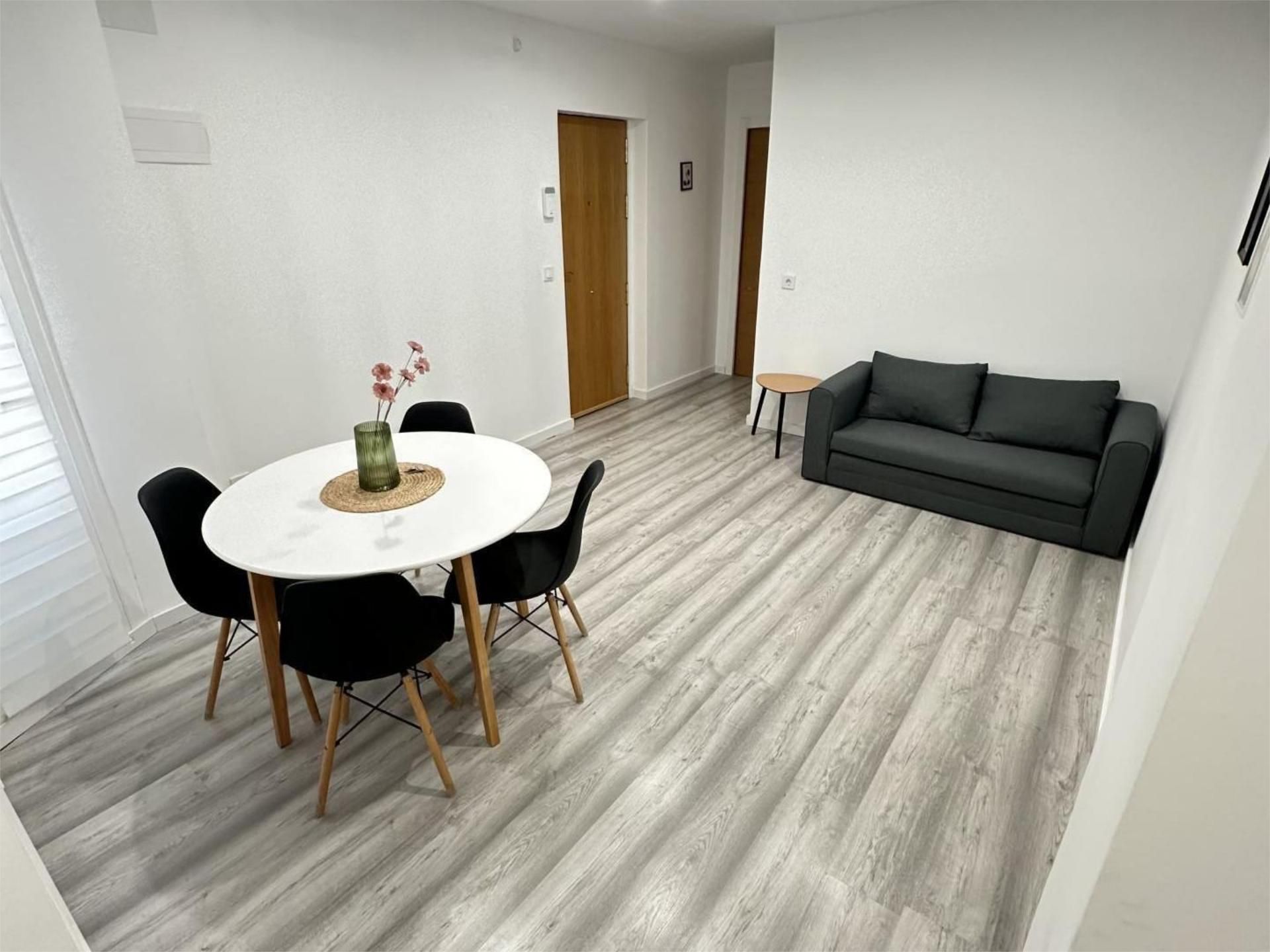 Sala d'estar de Pis de lloguer en Elda amb Aire condicionat, Parquet i Moblat