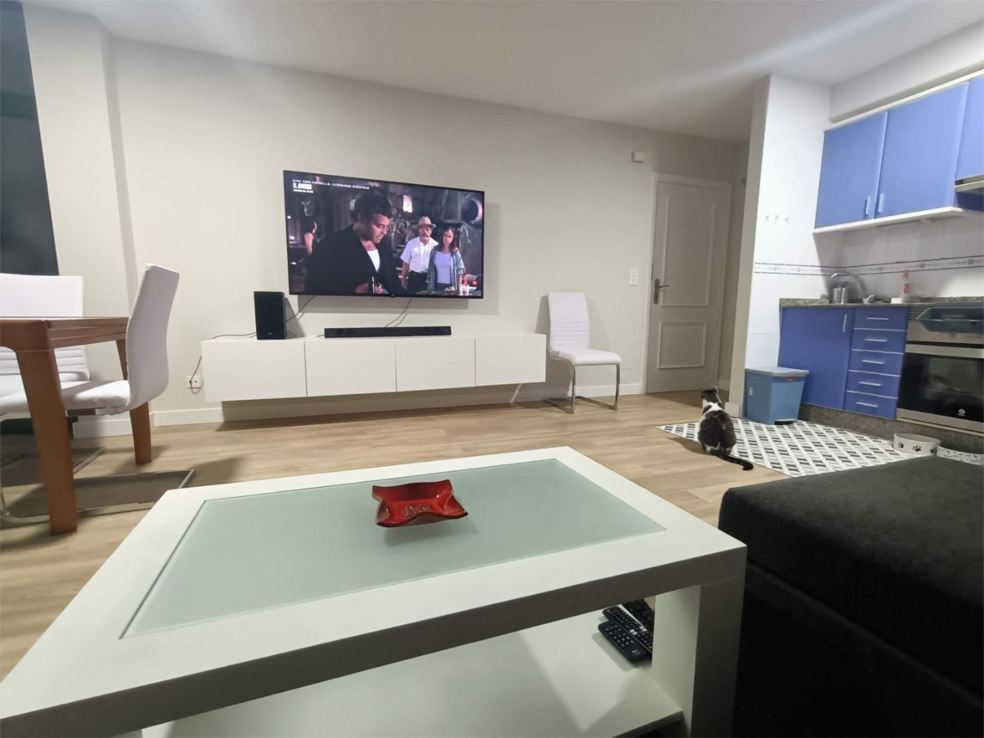 Sala d'estar de Planta baixa en venda en Brión amb Parquet i Moblat