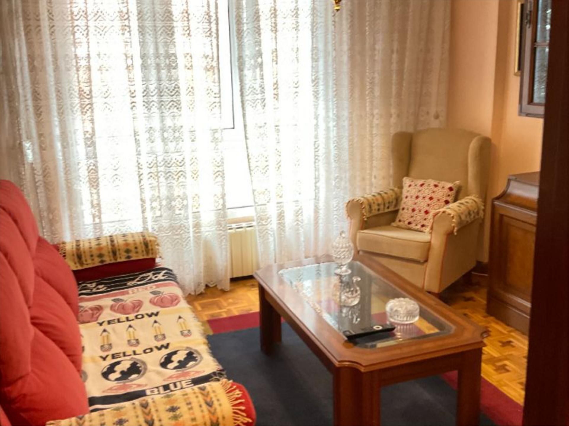 Sala d'estar de Pis de lloguer en Gijón  amb Calefacció, Parquet i Terrassa