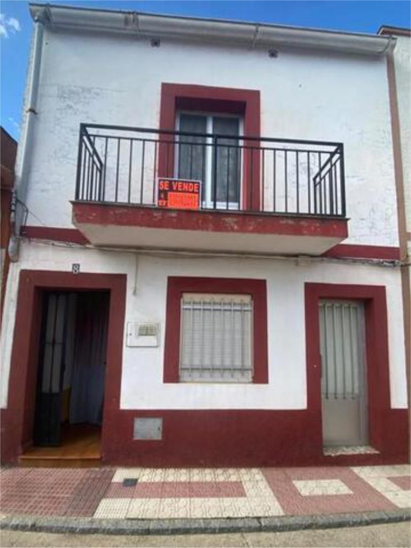Exterior view of House or chalet for sale in Zorita  with Private garden, Terrace and Storage room