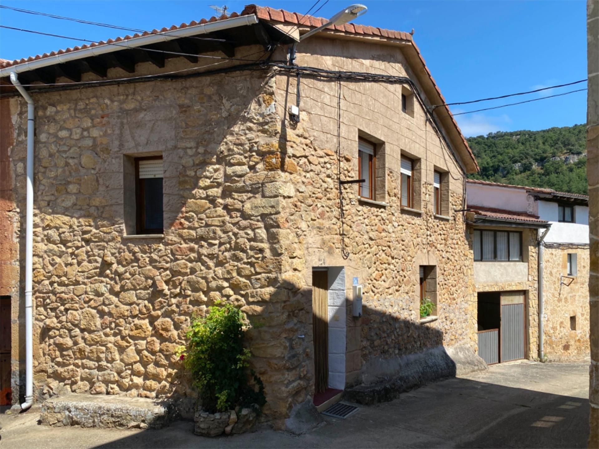 Exterior view of Single-family semi-detached for sale in Salas de Bureba  with Furnished