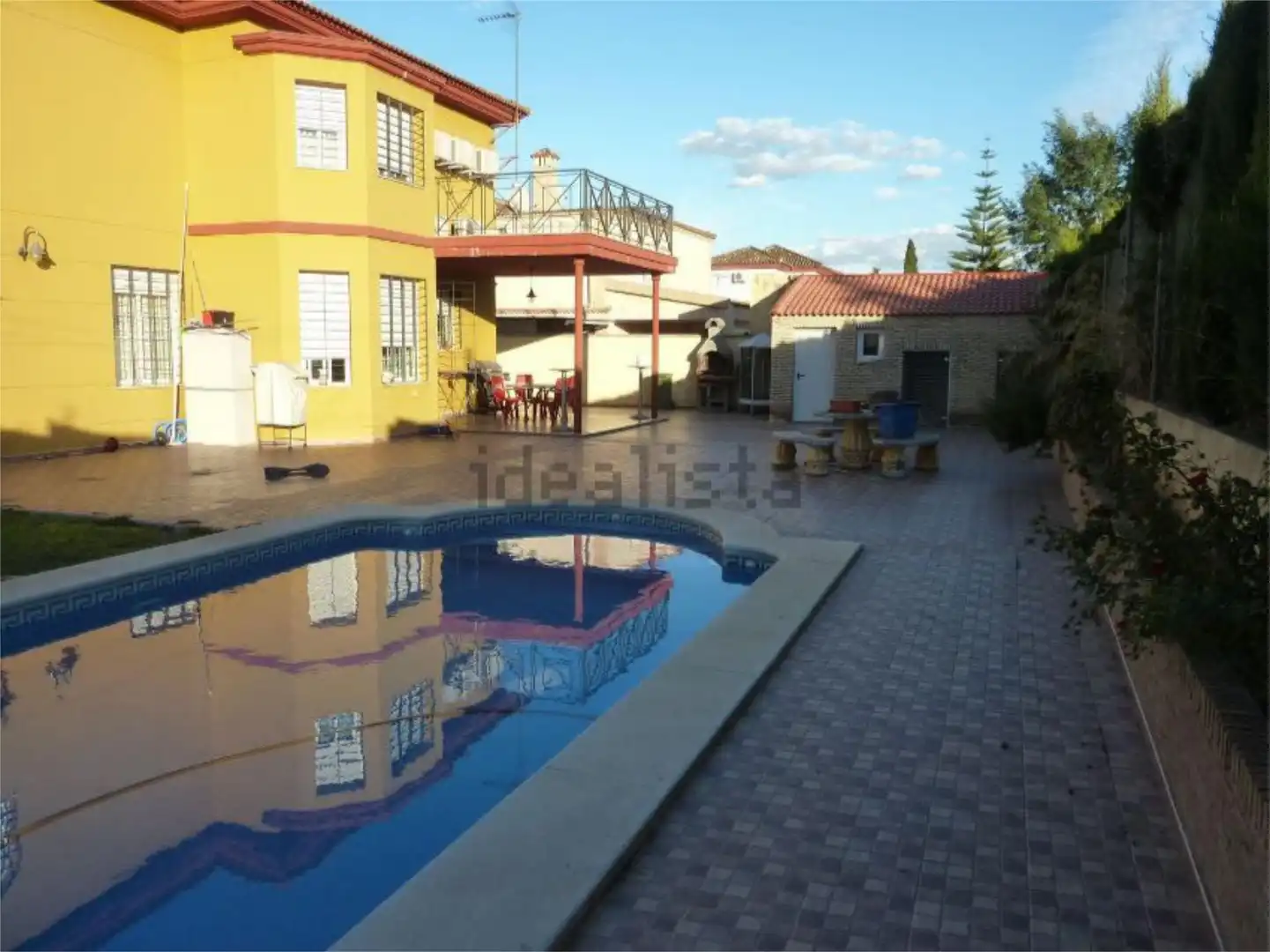 Piscina de Pis en venda en Bollullos de la Mitación amb Aire condicionat, Calefacció i Jardí privat