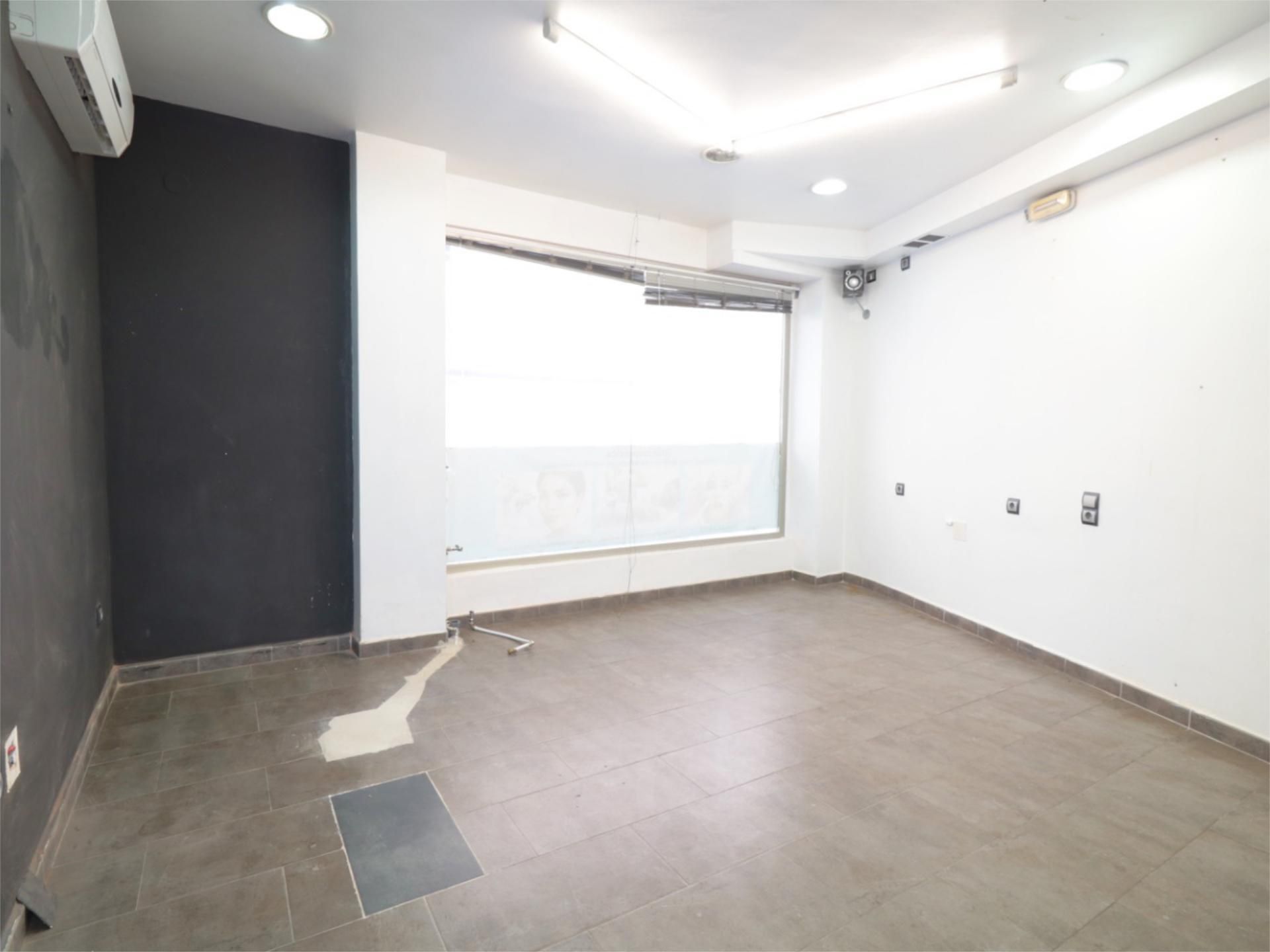 Premises to rent in Torrevieja  with Air Conditioner