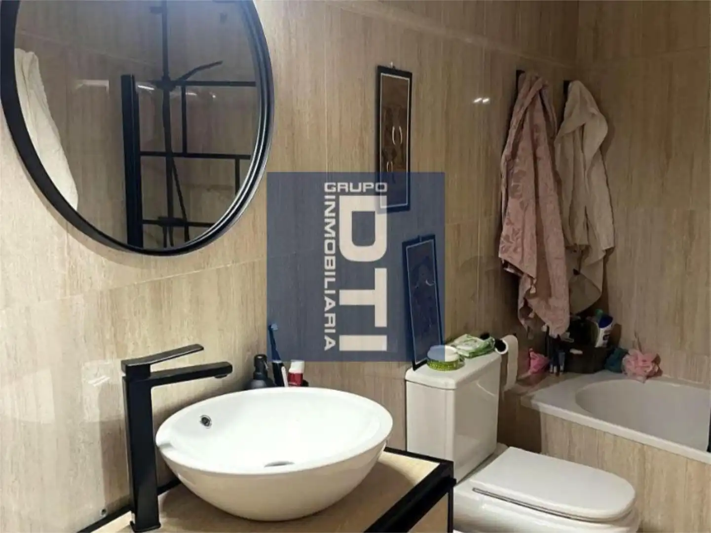 Flat for sale in Calle Castilla, 10, Pescadería Bathroom of Flat for sale in Huelva Capital with Air Conditioner