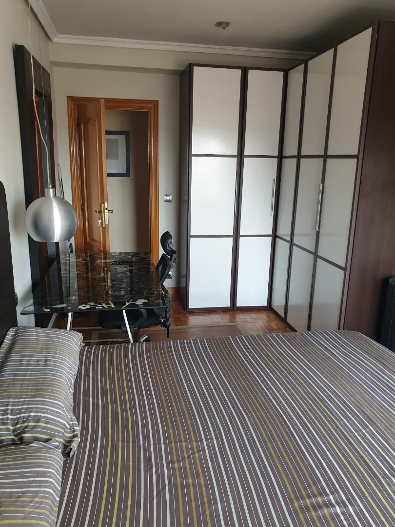 Dormitori de Pis per a compartir en Tudela amb Calefacció, Parquet i Moblat
