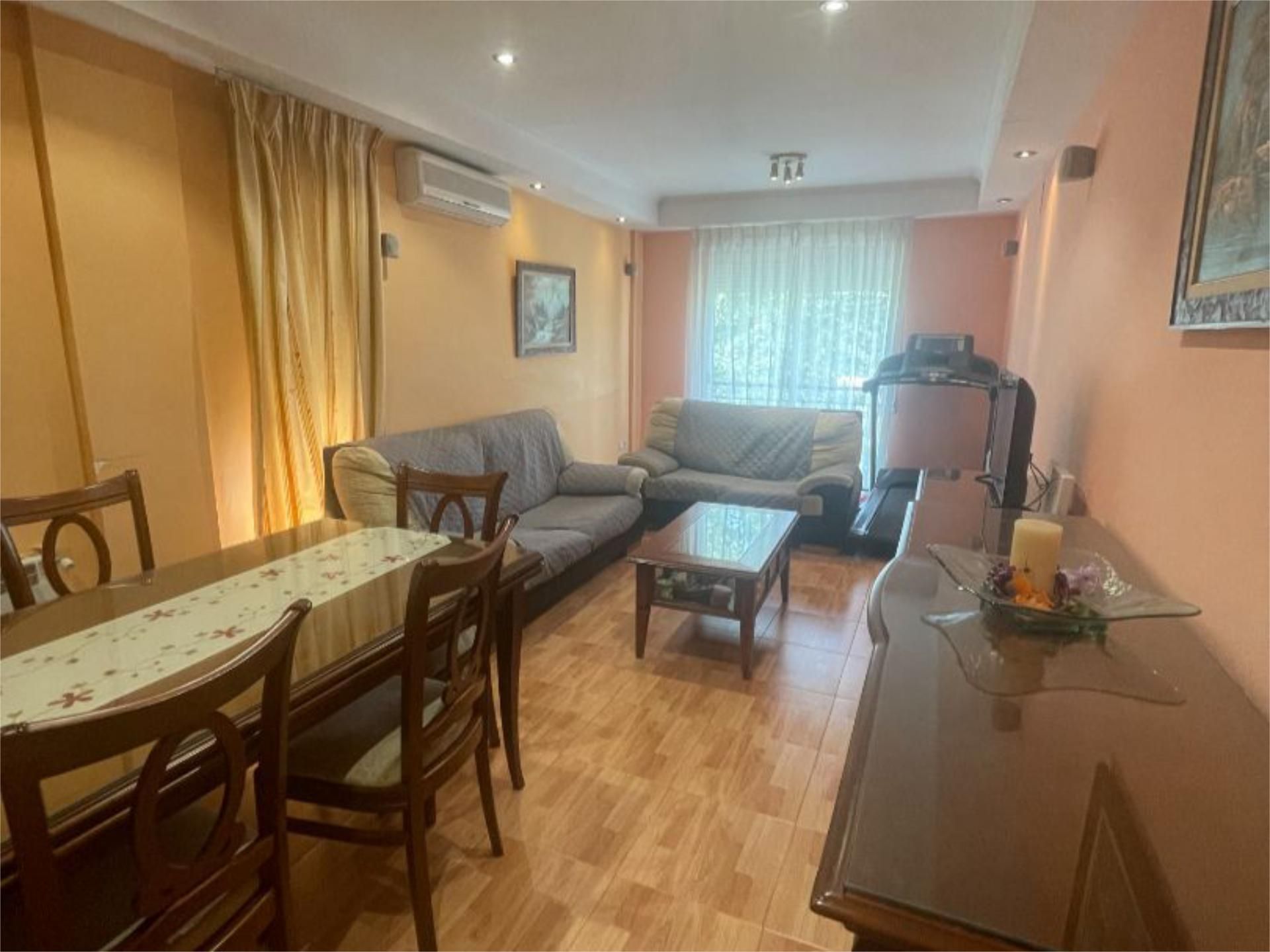 Sala de estar de Piso de alquiler en Cazorla con Calefacción y Amueblado