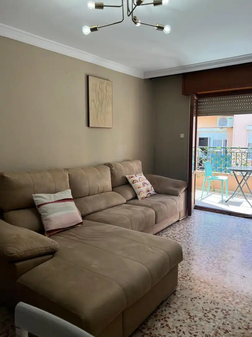 Wohnzimmer von Wohnung zur Miete in  Almería Capital mit Klimaanlage und Balkon