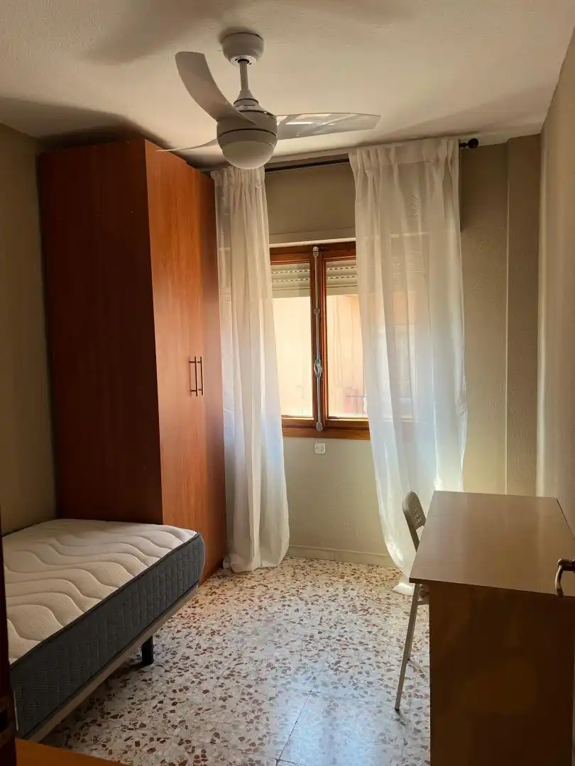 Schlafzimmer von Wohnung zur Miete in  Almería Capital mit Klimaanlage und Balkon