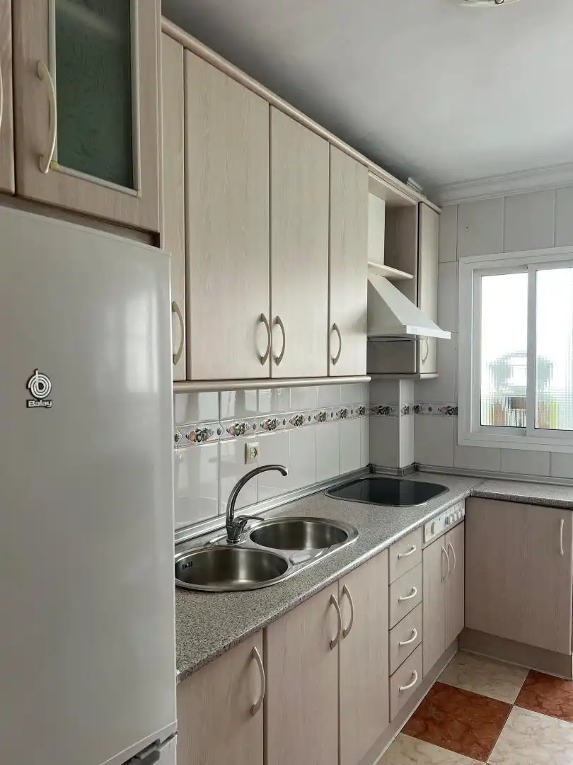 Küche von Wohnung zur Miete in  Almería Capital mit Klimaanlage und Balkon
