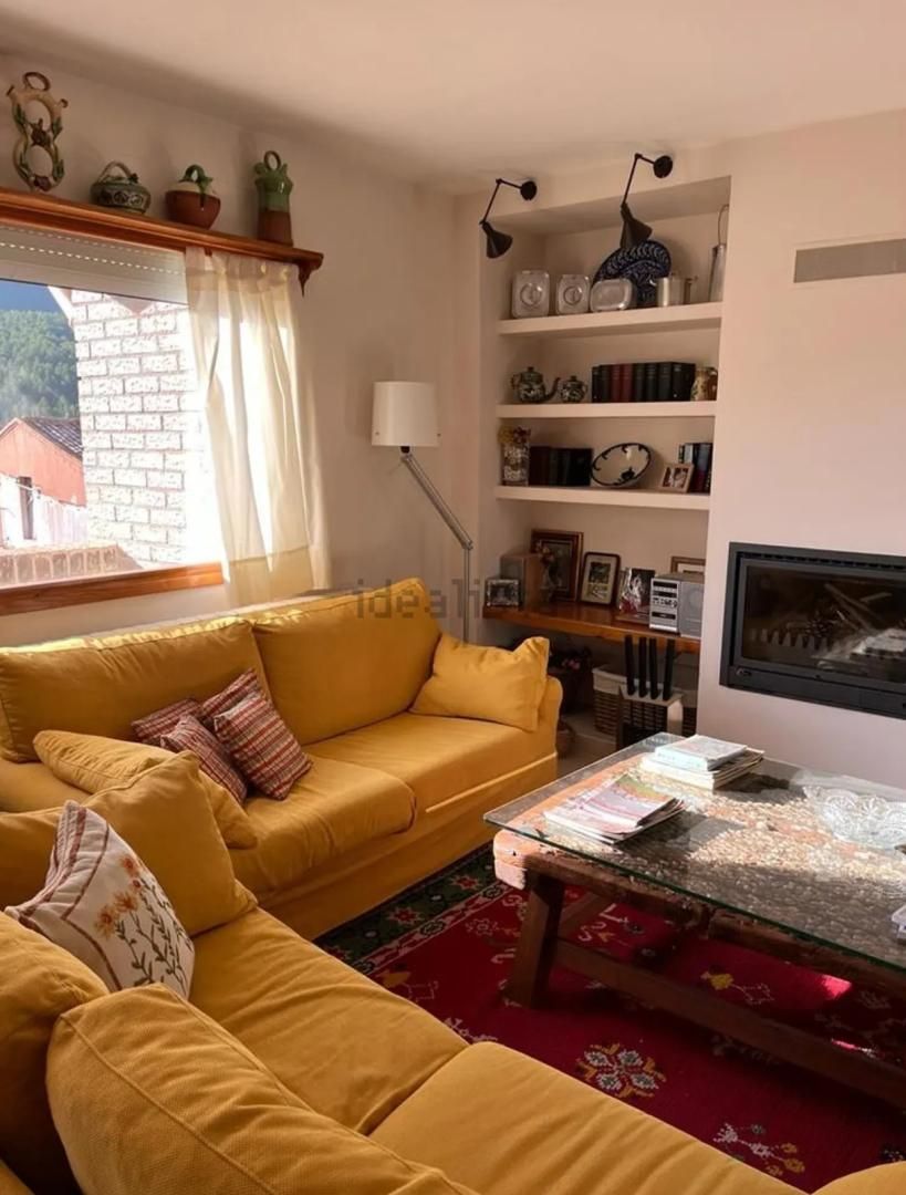 Sala d'estar de Pis de lloguer en Montalbán amb Calefacció, Terrassa i Moblat