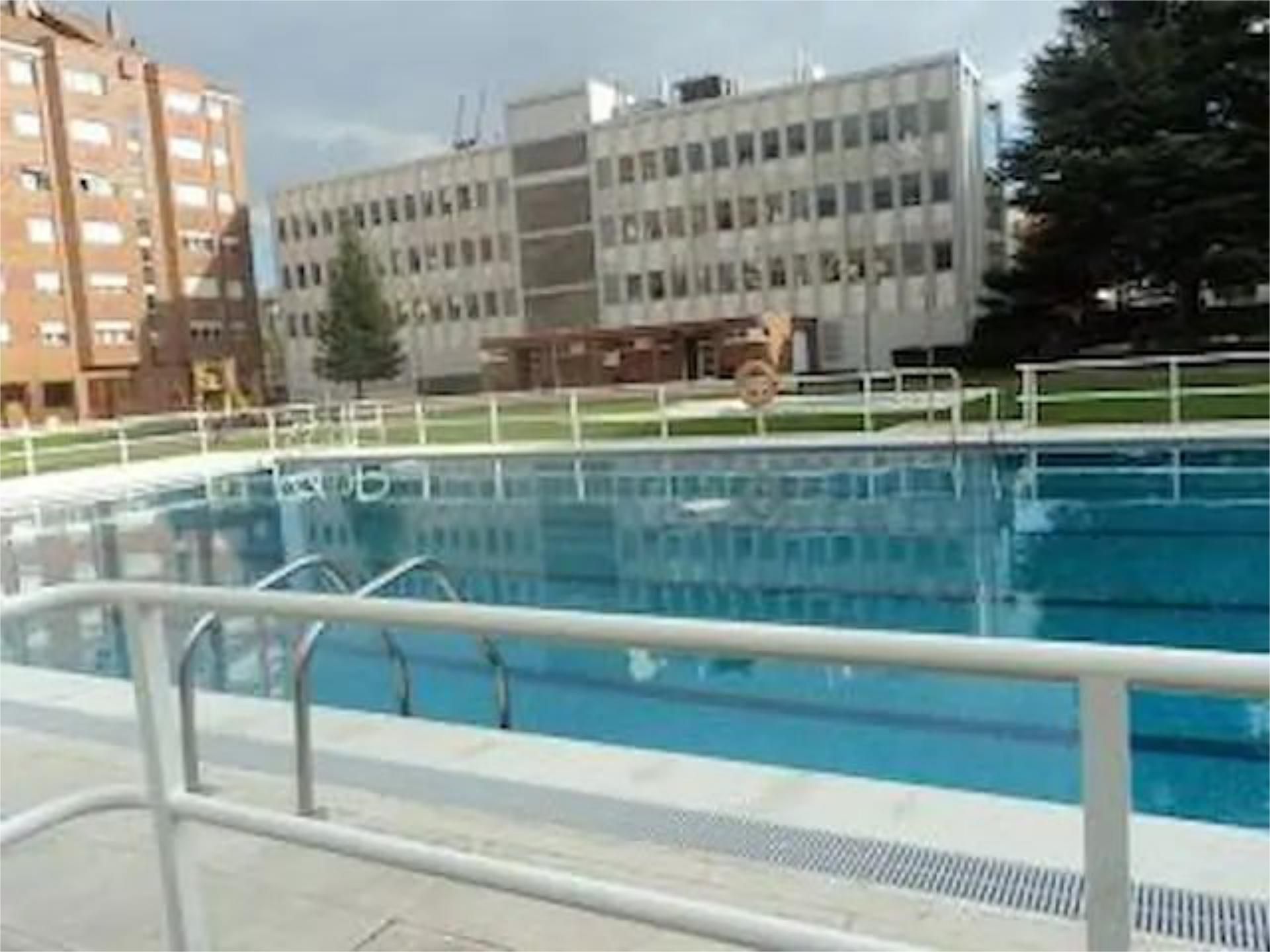 Piscina de Pis de lloguer en  Logroño amb Aire condicionat, Calefacció i Jardí privat