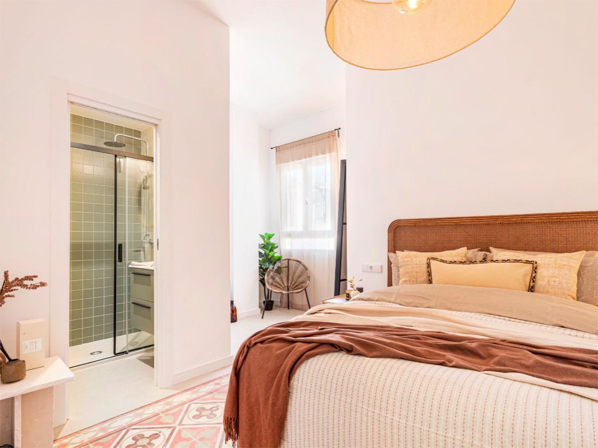 Bedroom of Flat for sale in  Valencia Capital  with Air Conditioner and Balcony