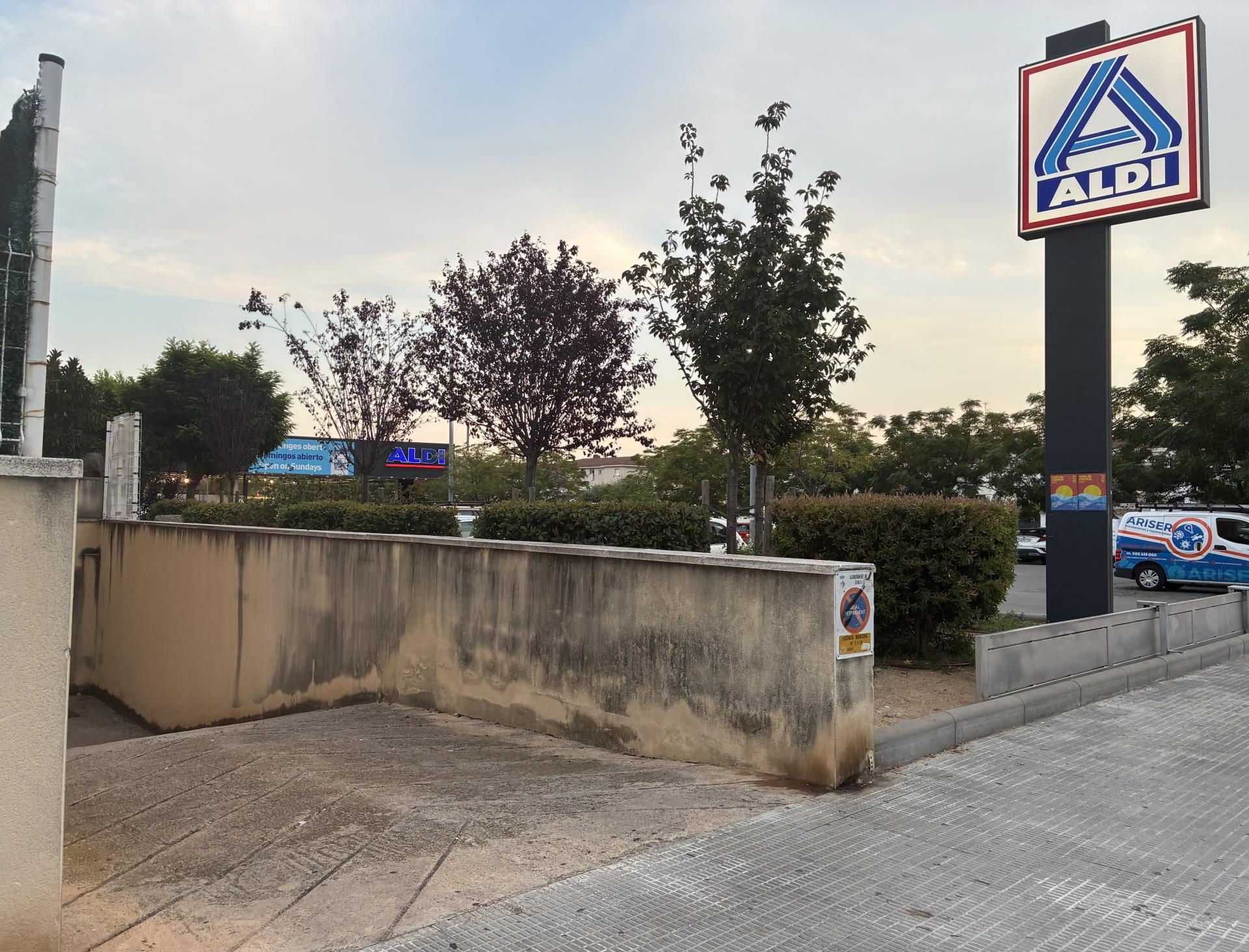 Exterior view of Garage for sale in Cunit