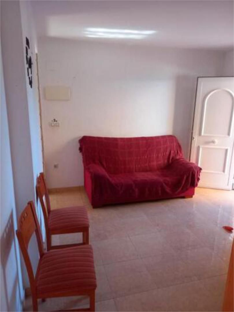 Sala de estar de Apartamento de alquiler en Tavernes de la Valldigna con Terraza y Amueblado