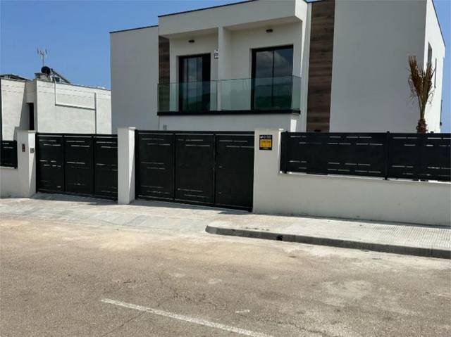 Casa-chalet en Venta en Carrer de Maria Aurèlia de Capmany, 18 en Cunit Residencial