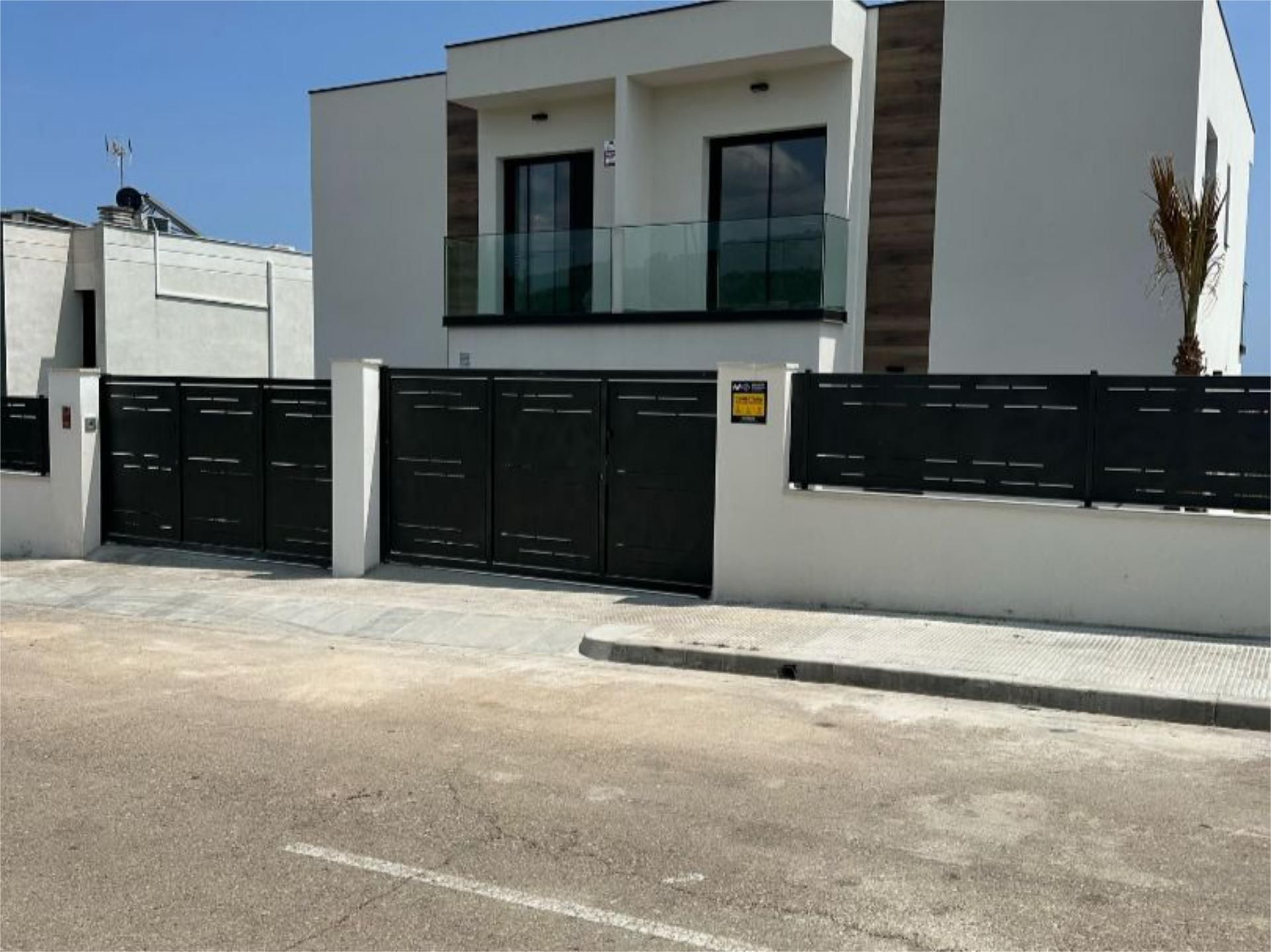 Vista exterior de Casa o xalet en venda en Cunit amb Aire condicionat i Balcó