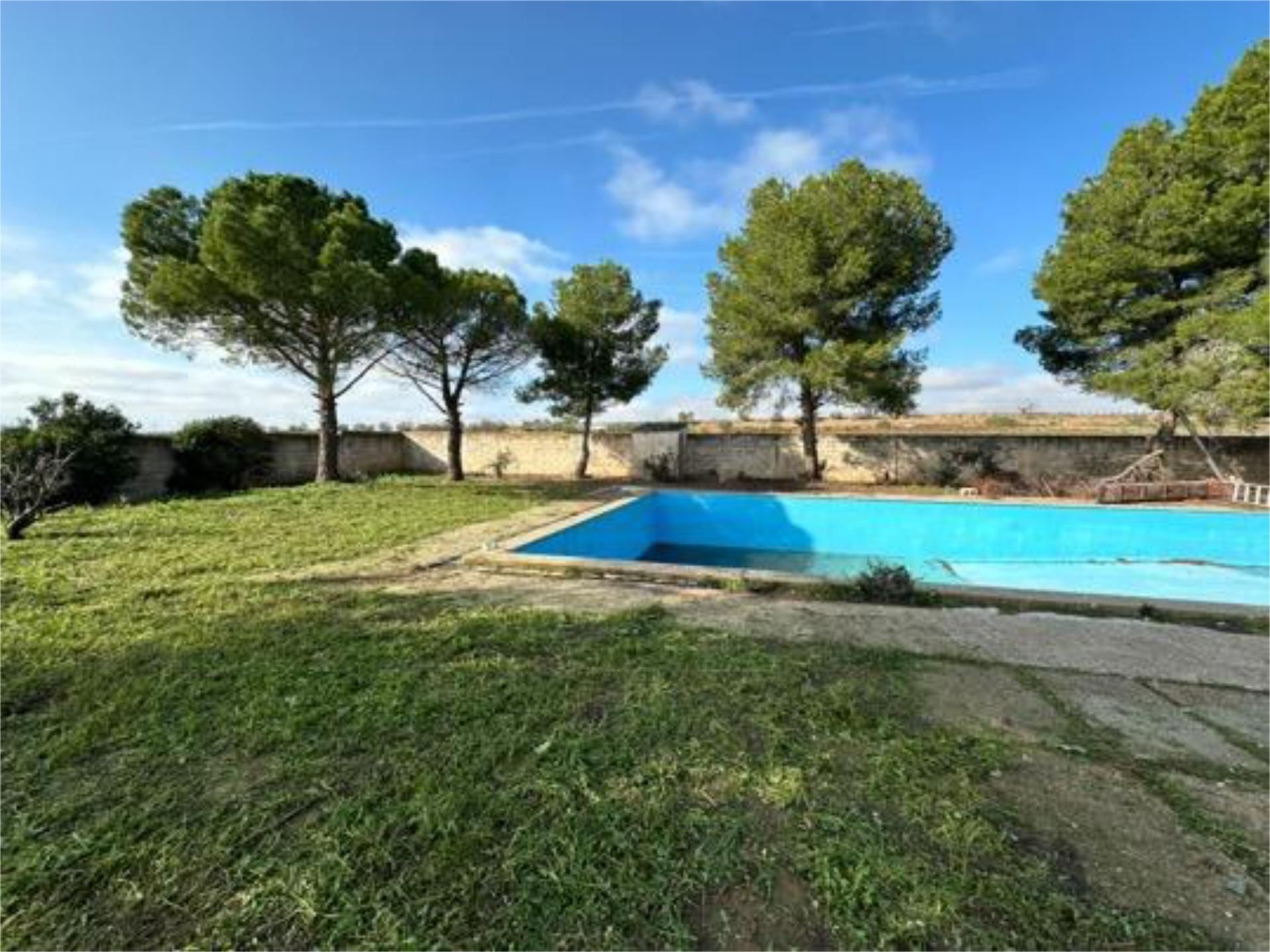 Piscina de Casa adosada en venda en Longares amb Calefacció, Jardí privat i Terrassa