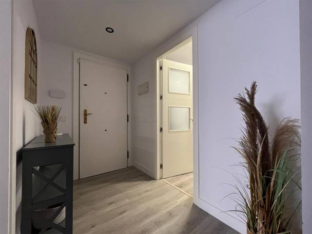 Piso en Alquiler en Calle Escritora Josefina Aldecoa, 5 en El Cónsul - Ciudad Universitaria - El Romeral