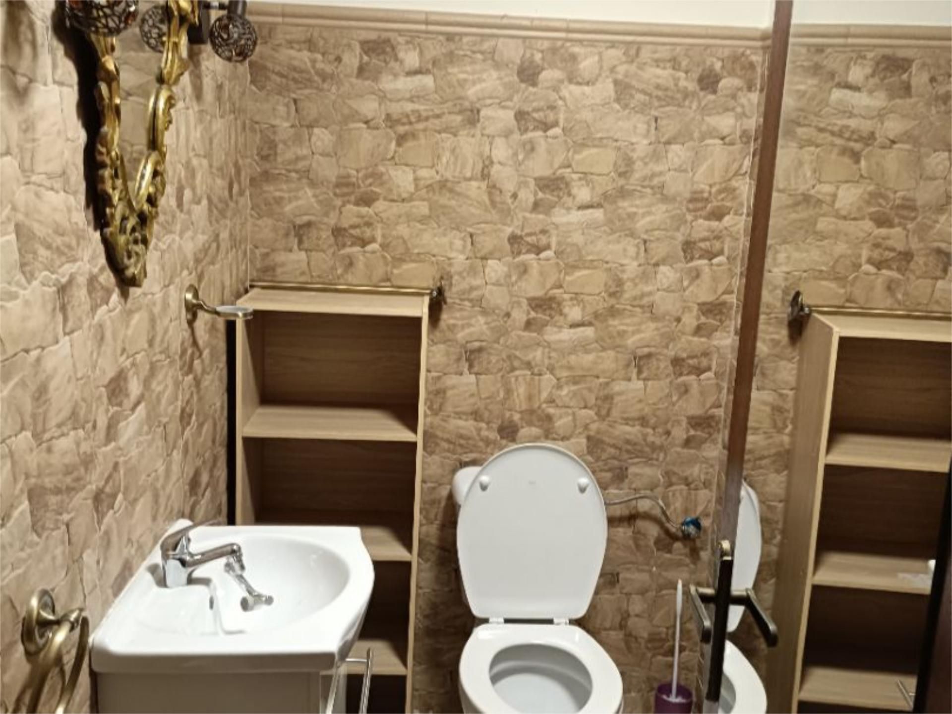 Bathroom of Flat to rent in Reinosa  with Heating, Parquet flooring and Furnished