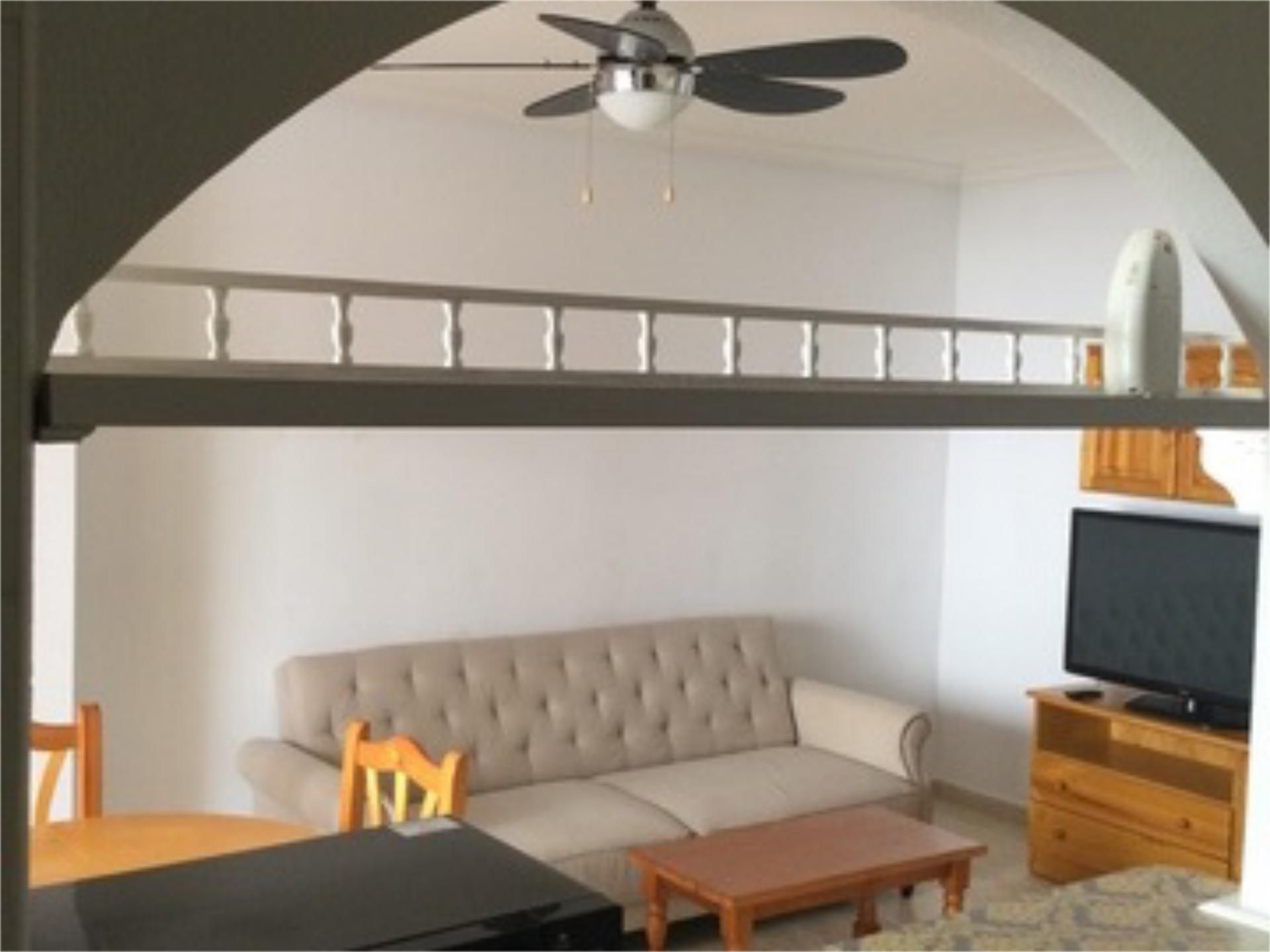 Sala d'estar de Apartament de lloguer en Villajoyosa / La Vila Joiosa amb Jardí privat, Terrassa i Piscina