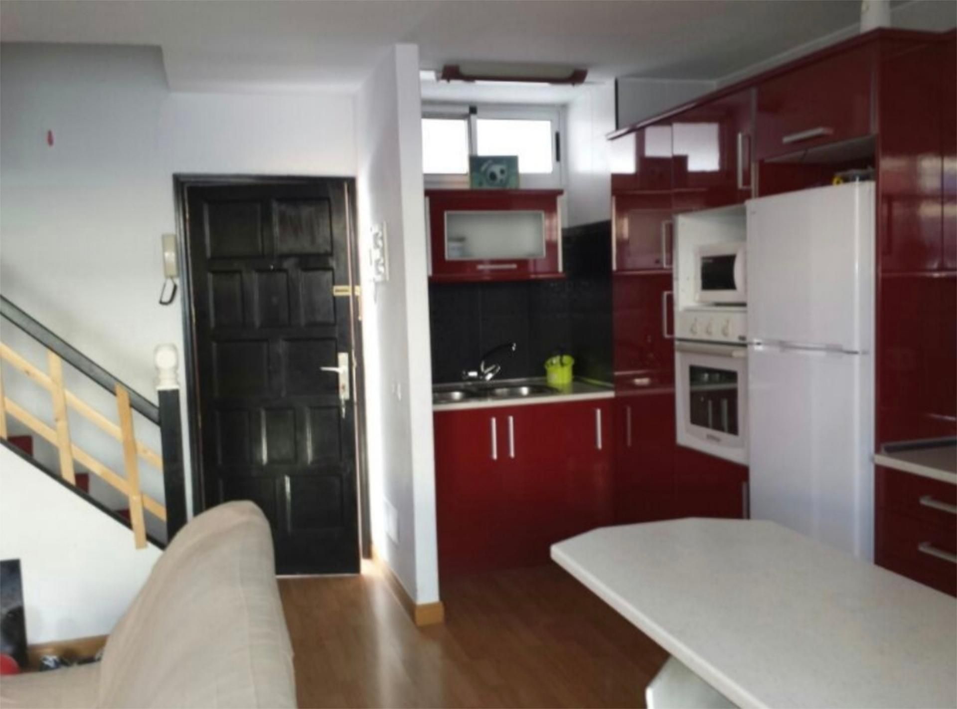 Cuina de Dúplex de lloguer en San Bartolomé de Tirajana amb Parquet, Moblat i Forn