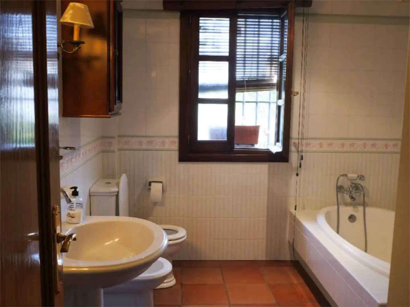 Houses for sale in Calle de las Cañas, 17, La Zubia Ciudad Bathroom of Houses for sale in La Zubia with Terrace, Swimming Pool and Balcony