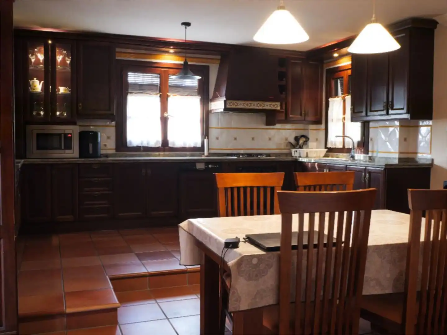 Houses for sale in Calle de las Cañas, 17, La Zubia Ciudad Kitchen of Houses for sale in La Zubia with Terrace, Swimming Pool and Balcony