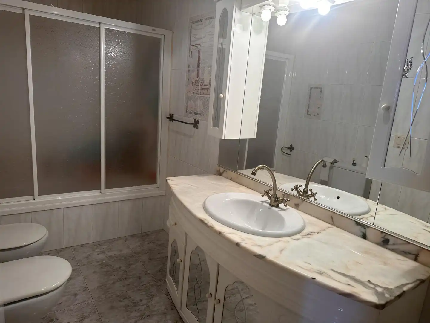 Casa adosada en venta en Calle Cura Carlos Castellano, 20, Utiel Baño de Casa adosada en venta en Utiel con Aire acondicionado, Calefacción y Terraza