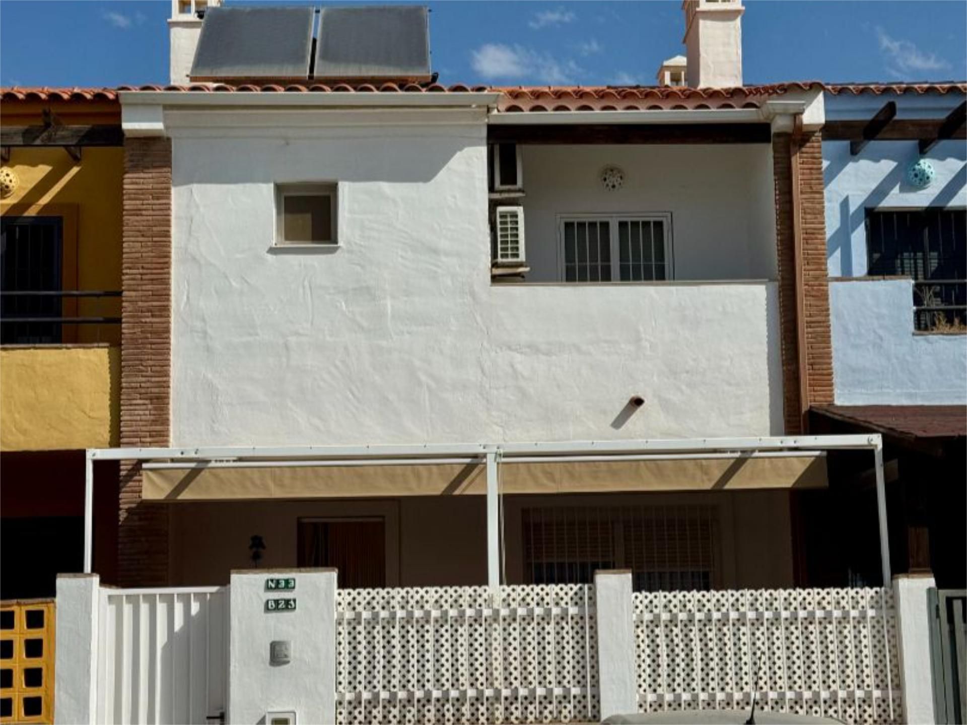 Vista exterior de Pis en venda en Rincón de la Victoria amb Aire condicionat, Terrassa i Piscina