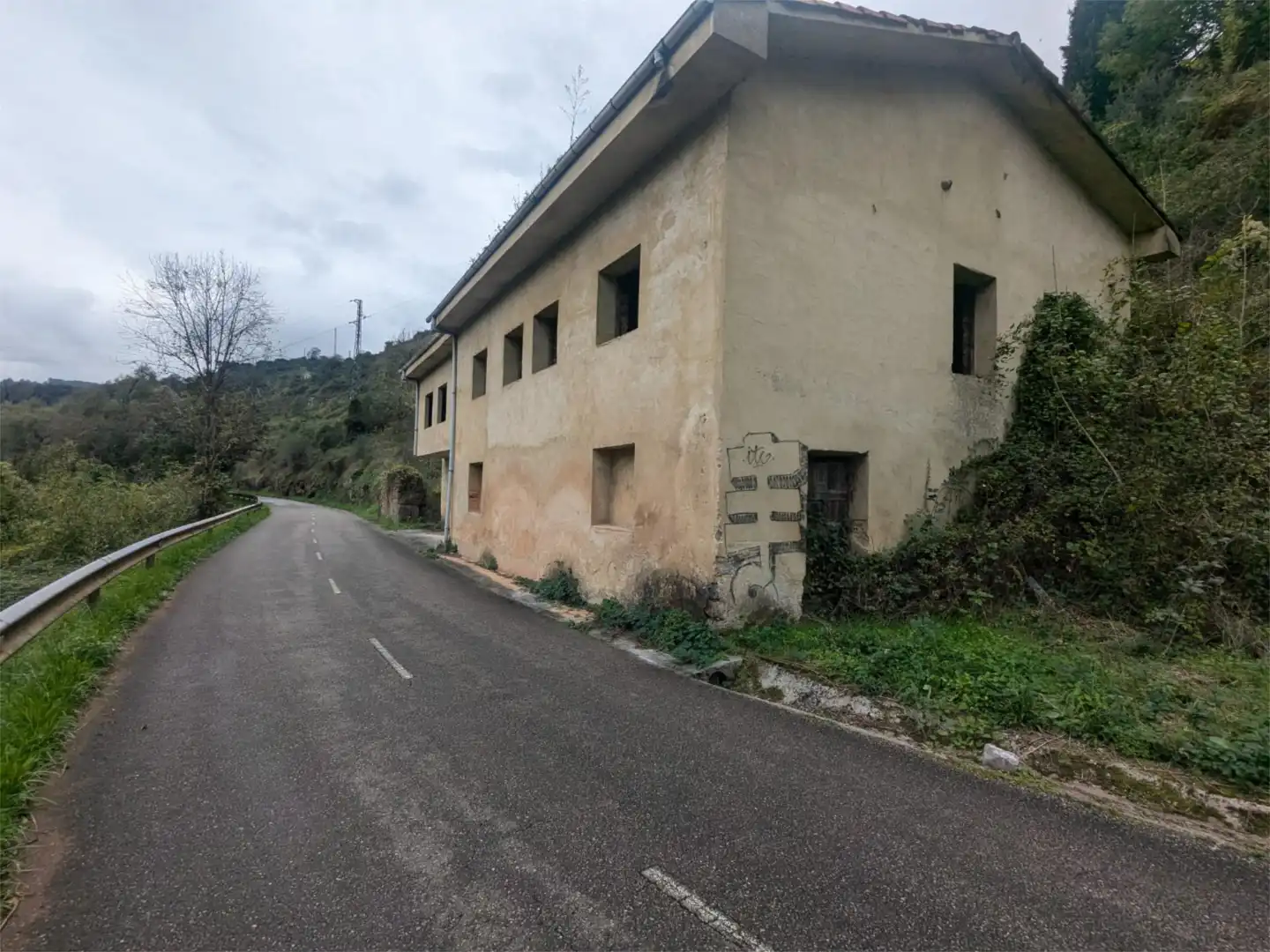 Büro zum Verkauf in AS-233, 38, San Claudio - Trubia - Las Caldas Außenansicht von Büro zum Verkauf in Oviedo
