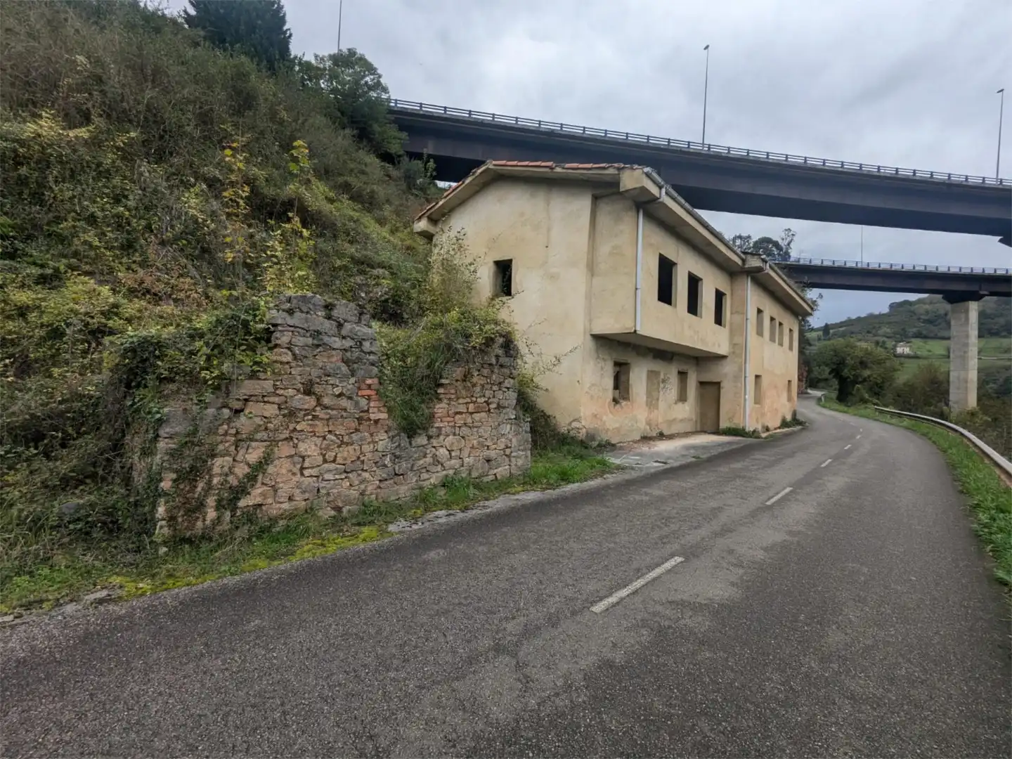 Büro zum Verkauf in AS-233, 38, San Claudio - Trubia - Las Caldas Außenansicht von Büro zum Verkauf in Oviedo
