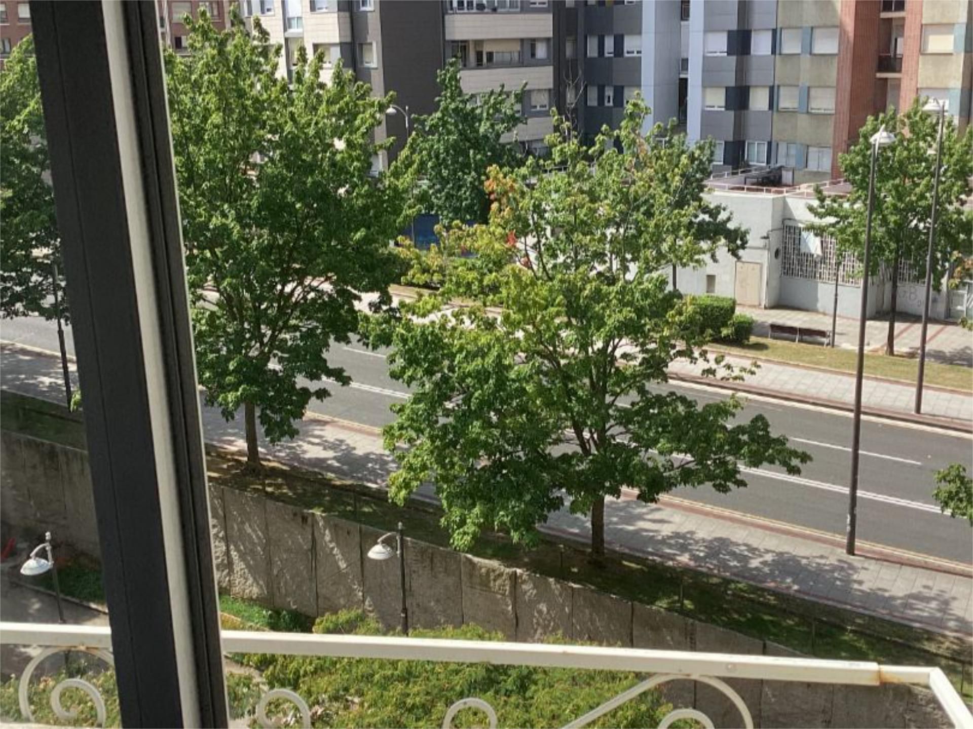 Vista exterior de Pis en venda en Bilbao 