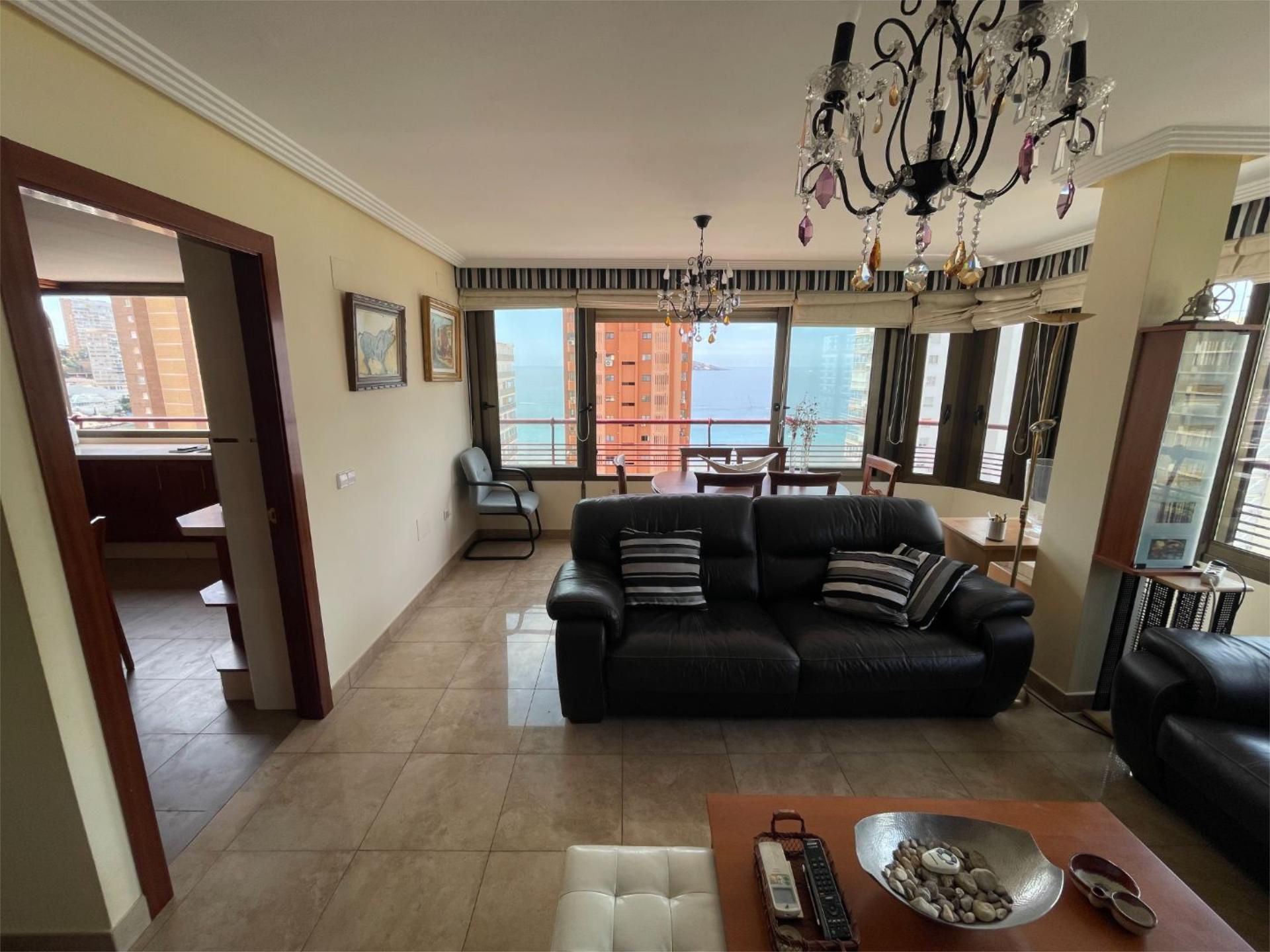 Sala d'estar de Pis de lloguer en Benidorm amb Aire condicionat