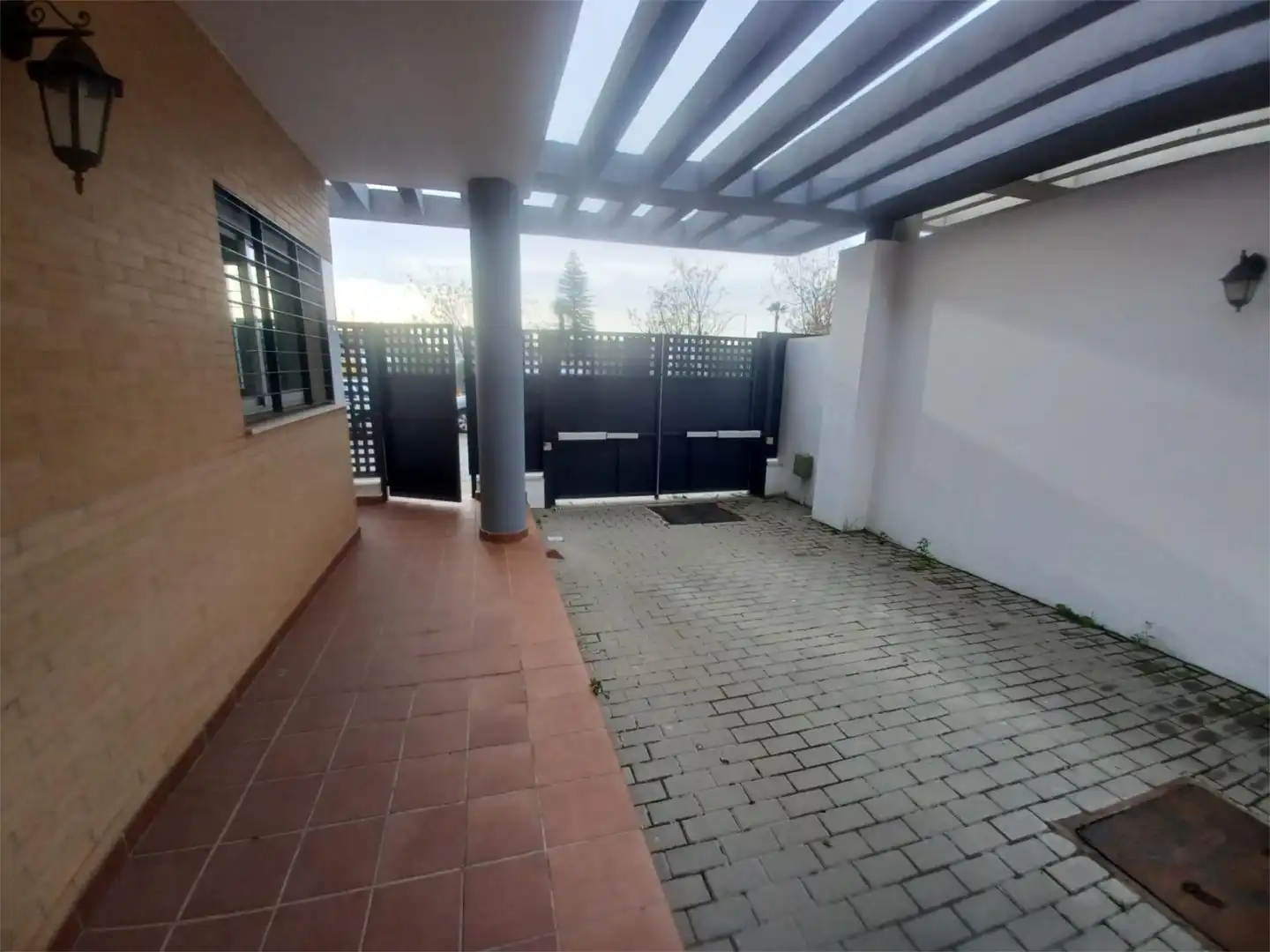 Piso en venta en Calle Colombia, 17, Colegio Europa Terraza de Piso en venta en Espartinas con Aire acondicionado, Calefacción y Jardín privado