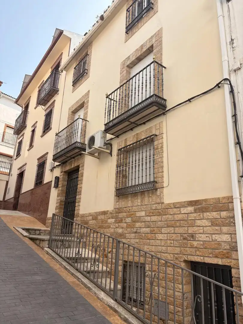 Vista exterior de Casa adosada en venda en La Guardia de Jaén amb Aire condicionat, Terrassa i Balcó