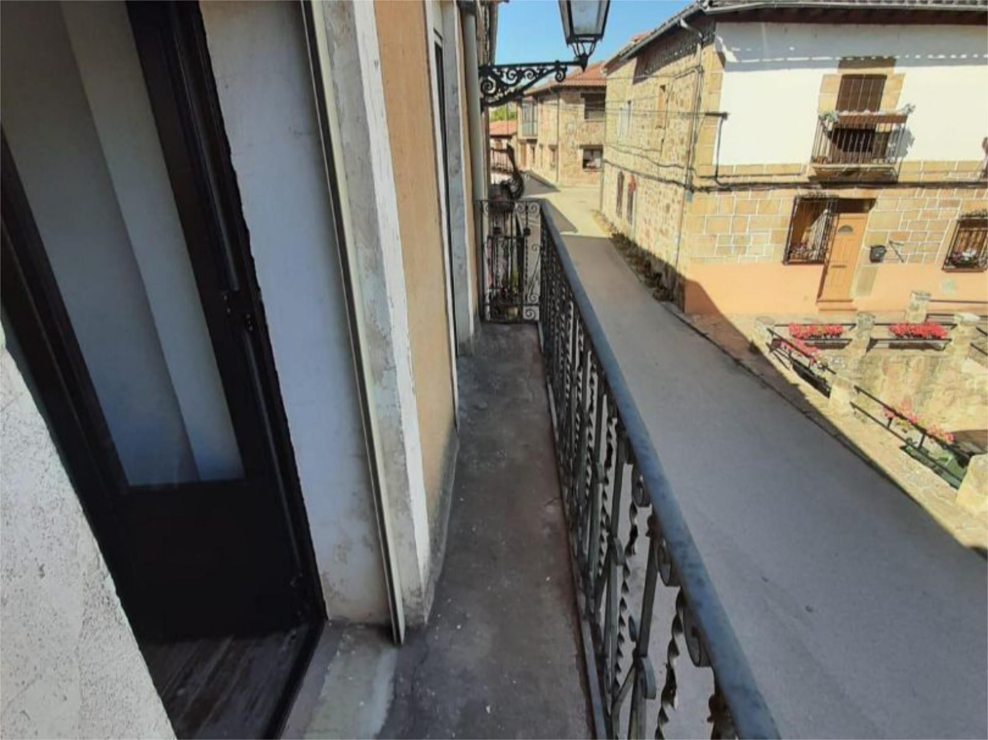Casa adosada en venda a Calle Burgos, 18, Salas de los Infantes