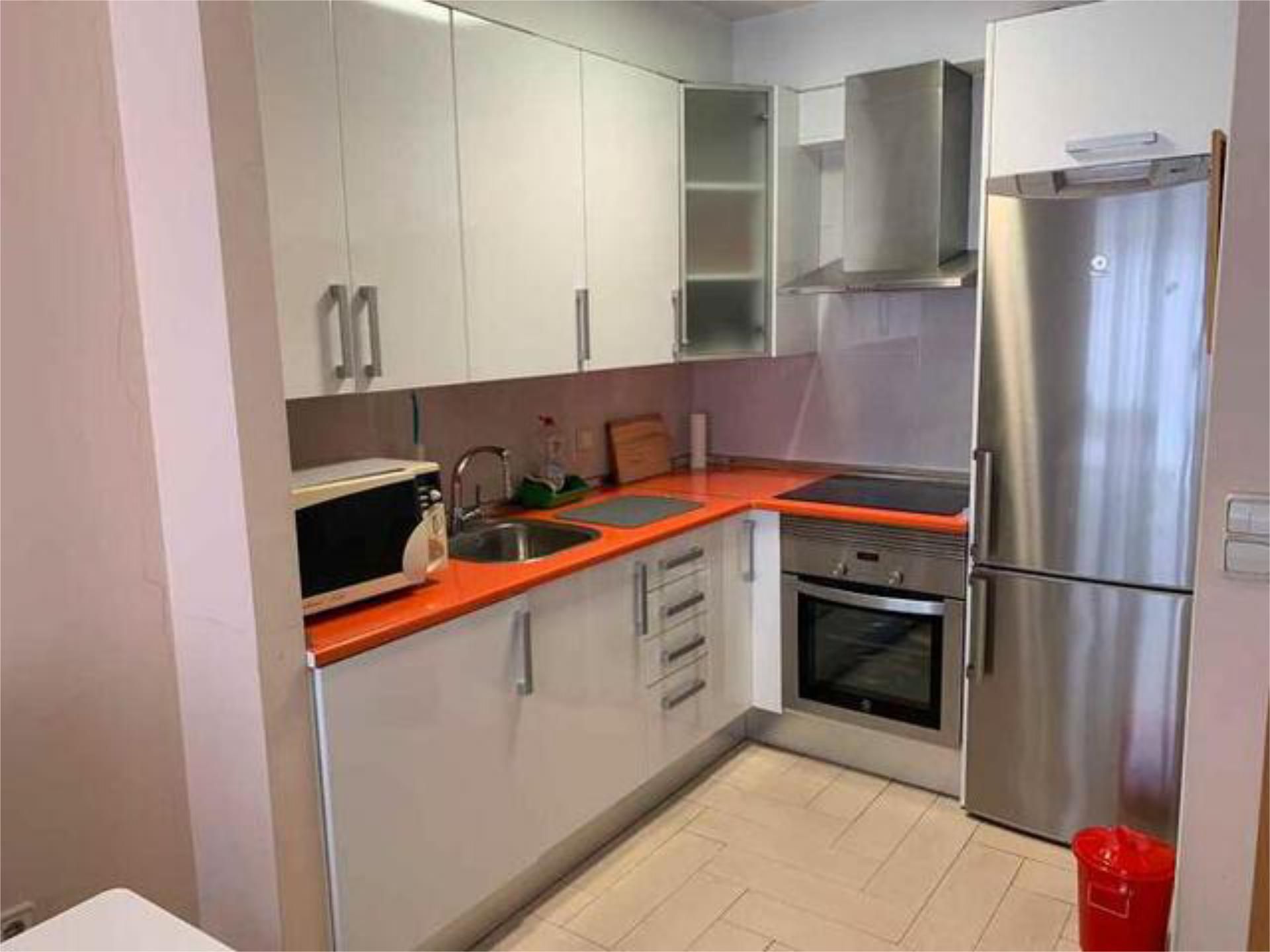 Cuina de Apartament de lloguer en Zamora Capital  amb Calefacció, Traster i Moblat