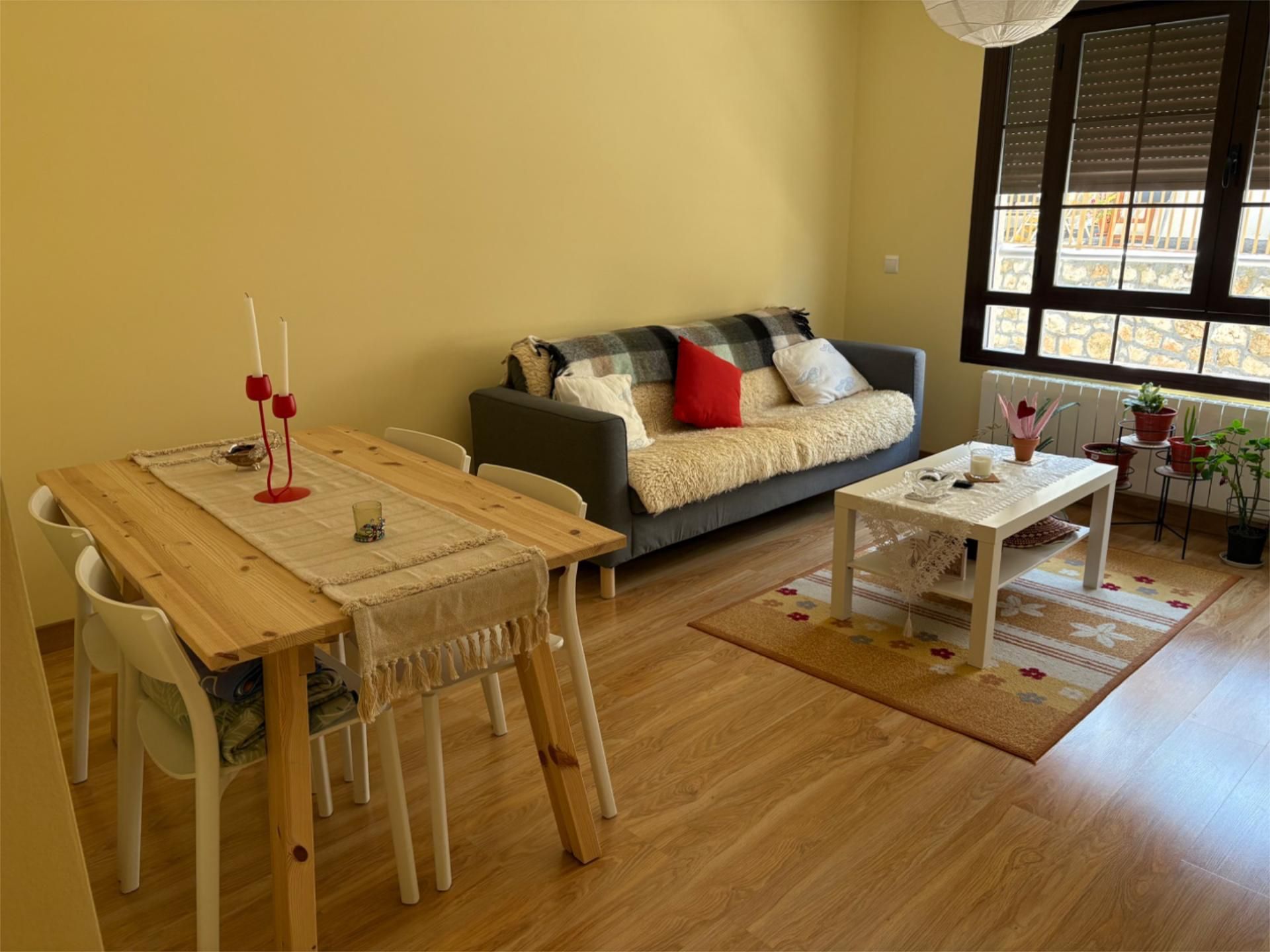 Living room of Flat to share in Campo Real  with Heating, Parquet flooring and Storage room