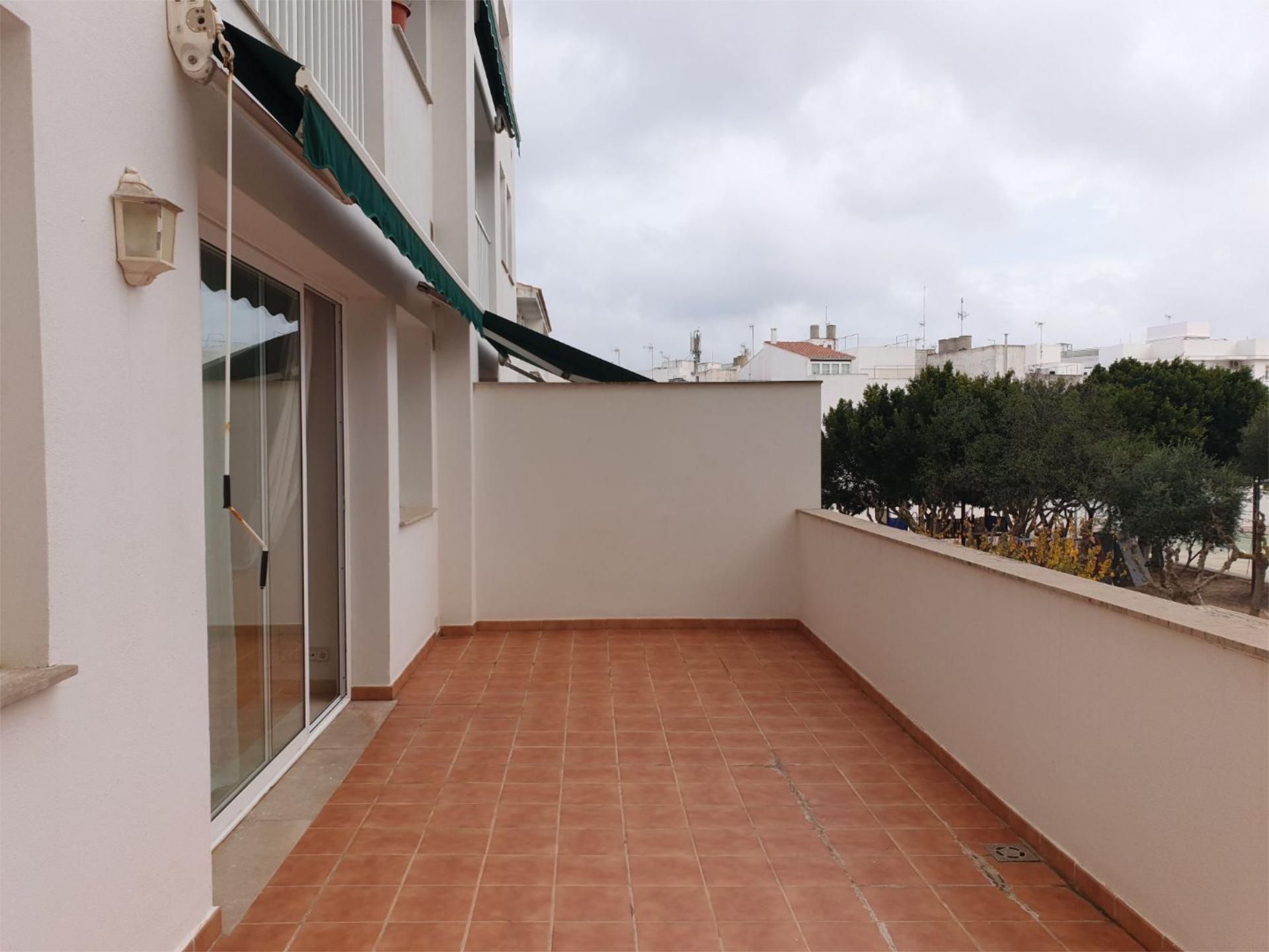 Terrassa de Pis de lloguer en Maó amb Aire condicionat, Terrassa i Moblat
