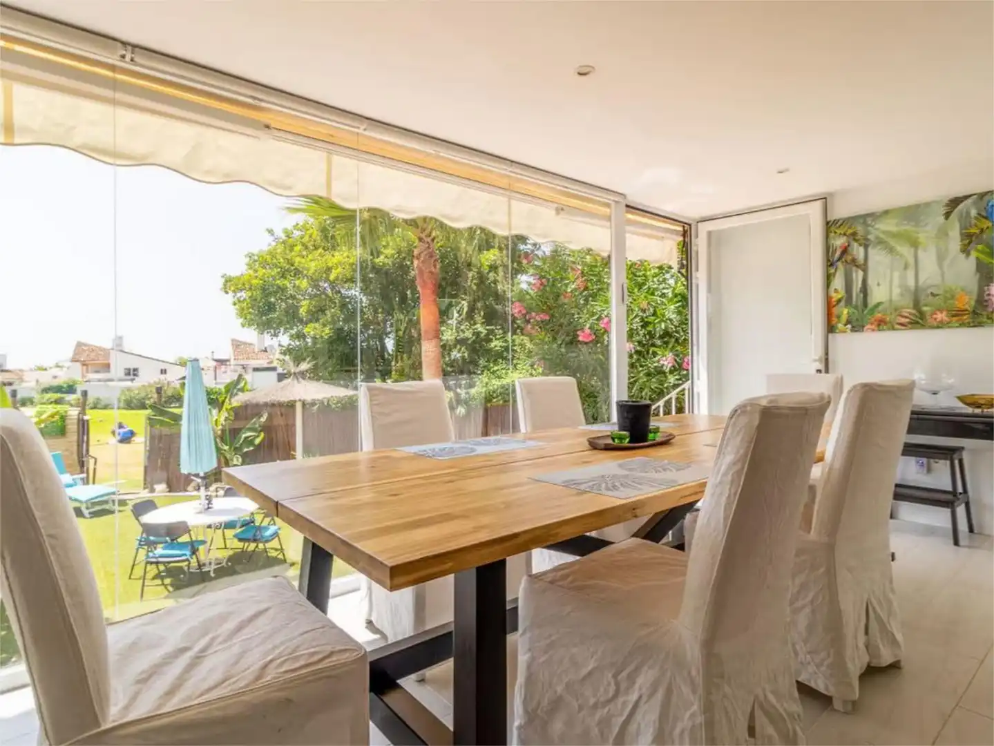 Casa o chalet de alquiler en Calle Maestro Chueca, 14, Bahía Dorada Comedor de Casa o chalet de alquiler en Estepona con Aire acondicionado, Calefacción y Jardín privado