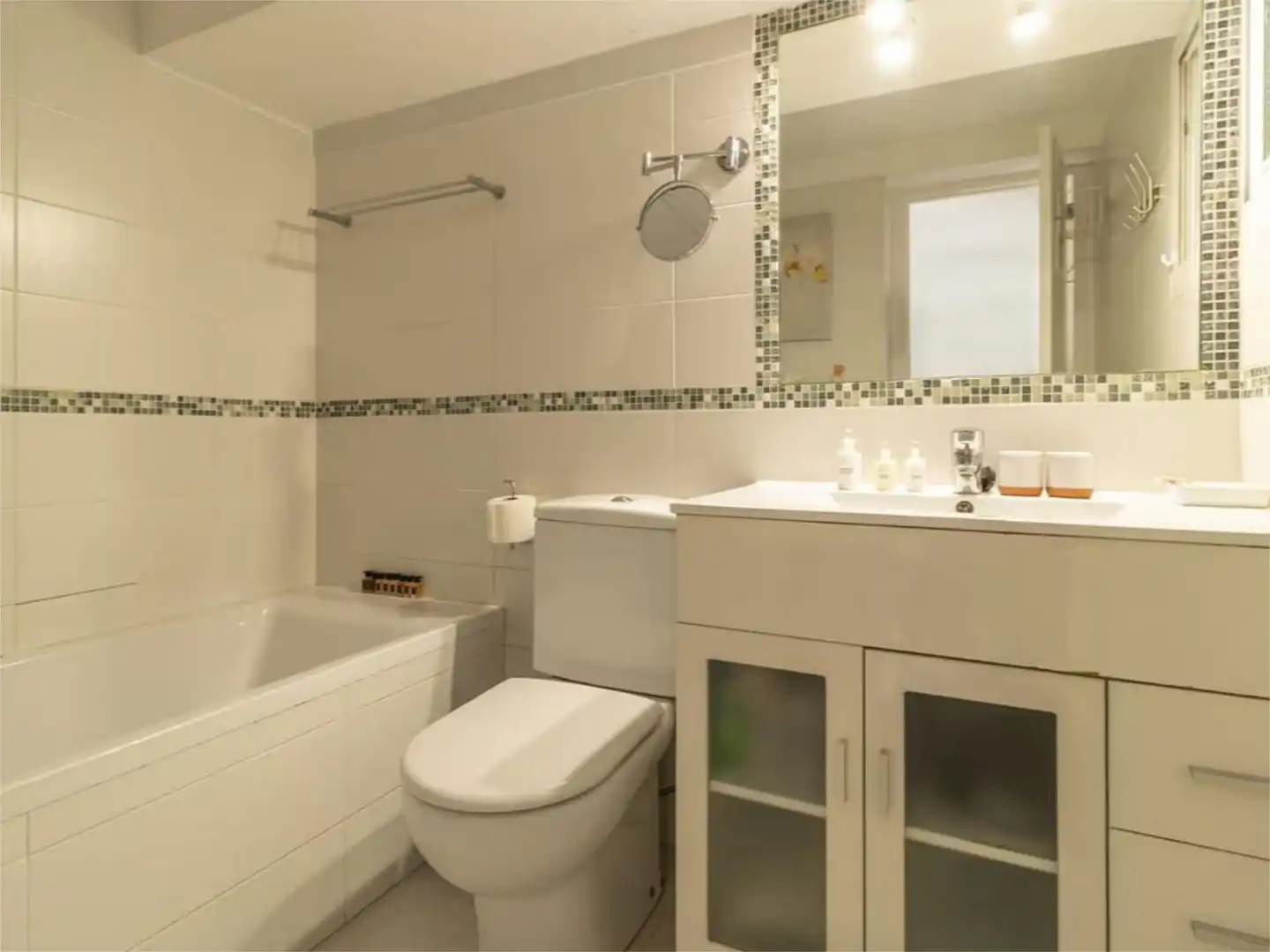 Casa o chalet de alquiler en Calle Maestro Chueca, 14, Bahía Dorada Baño de Casa o chalet de alquiler en Estepona con Aire acondicionado, Calefacción y Jardín privado