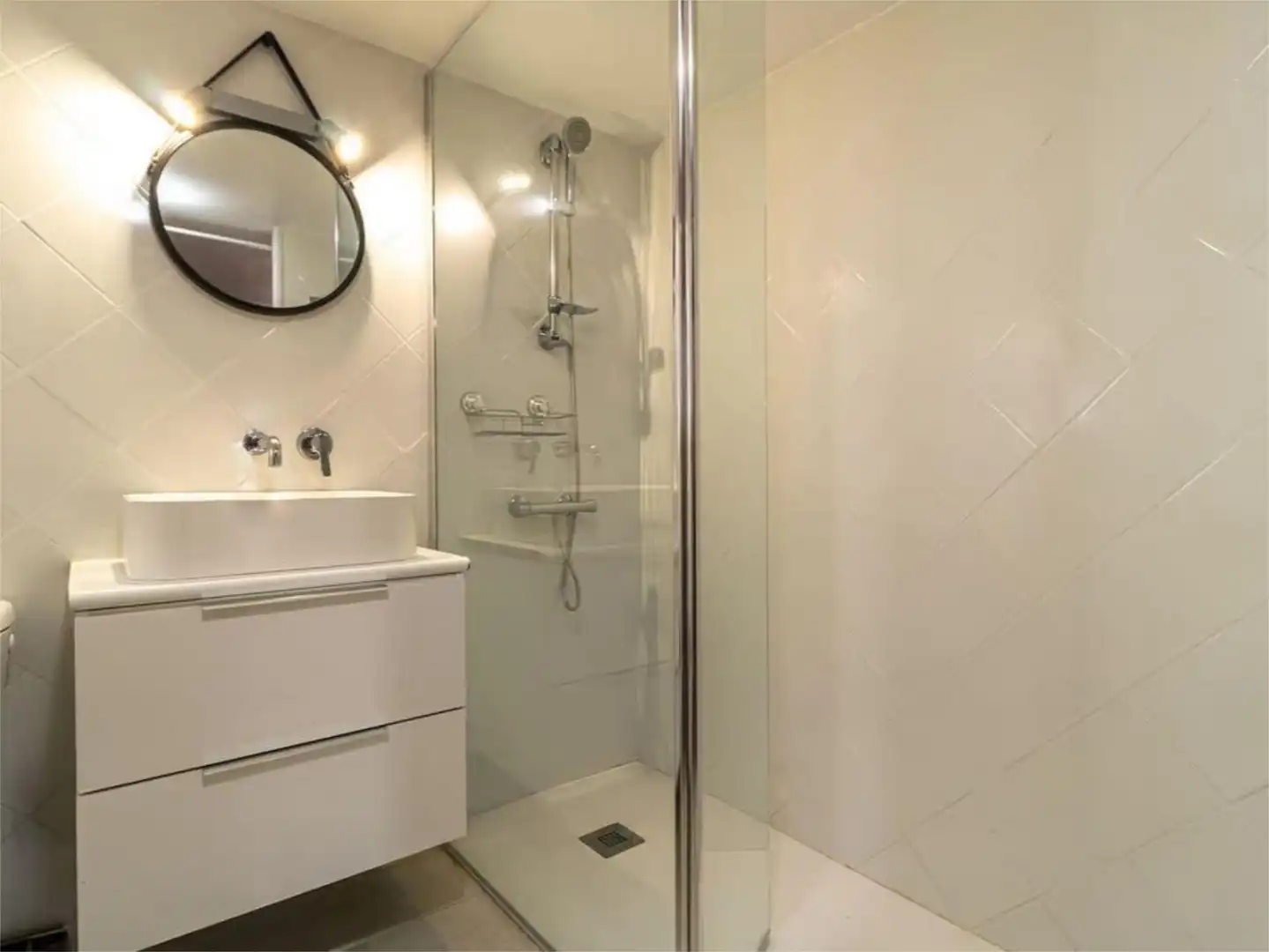 Casa o chalet de alquiler en Calle Maestro Chueca, 14, Bahía Dorada Baño de Casa o chalet de alquiler en Estepona con Aire acondicionado, Calefacción y Jardín privado