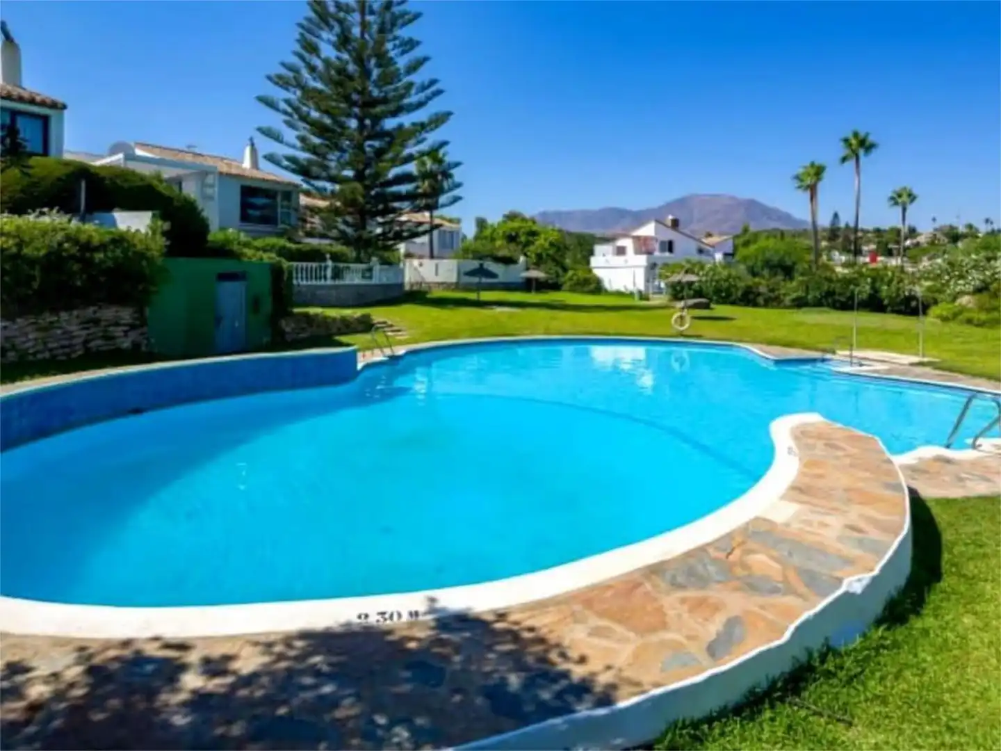Casa o chalet de alquiler en Calle Maestro Chueca, 14, Bahía Dorada Jardín de Casa o chalet de alquiler en Estepona con Aire acondicionado, Calefacción y Jardín privado