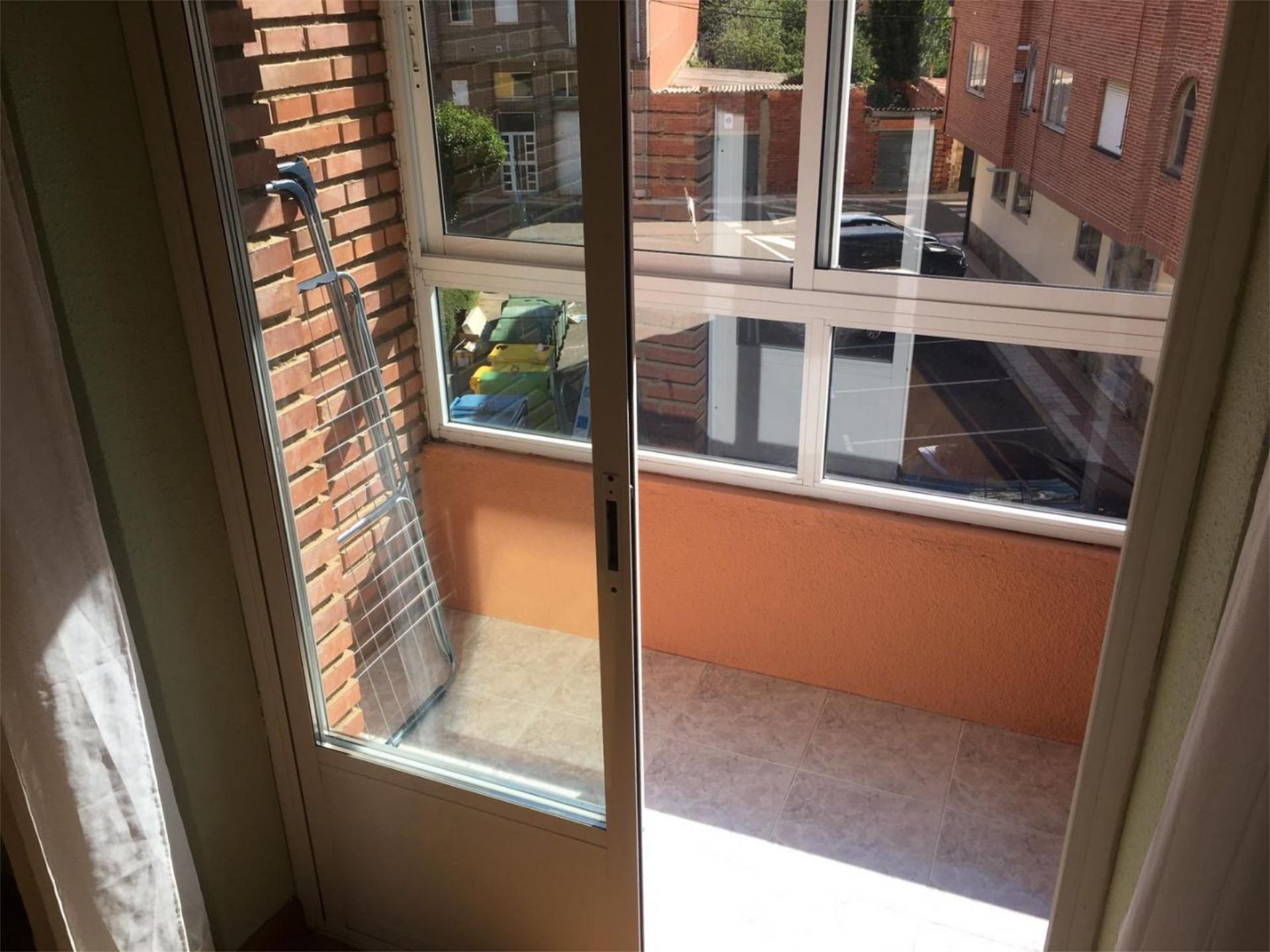 Terrassa de Pis de lloguer en Valverde de la Virgen amb Calefacció, Parquet i Terrassa
