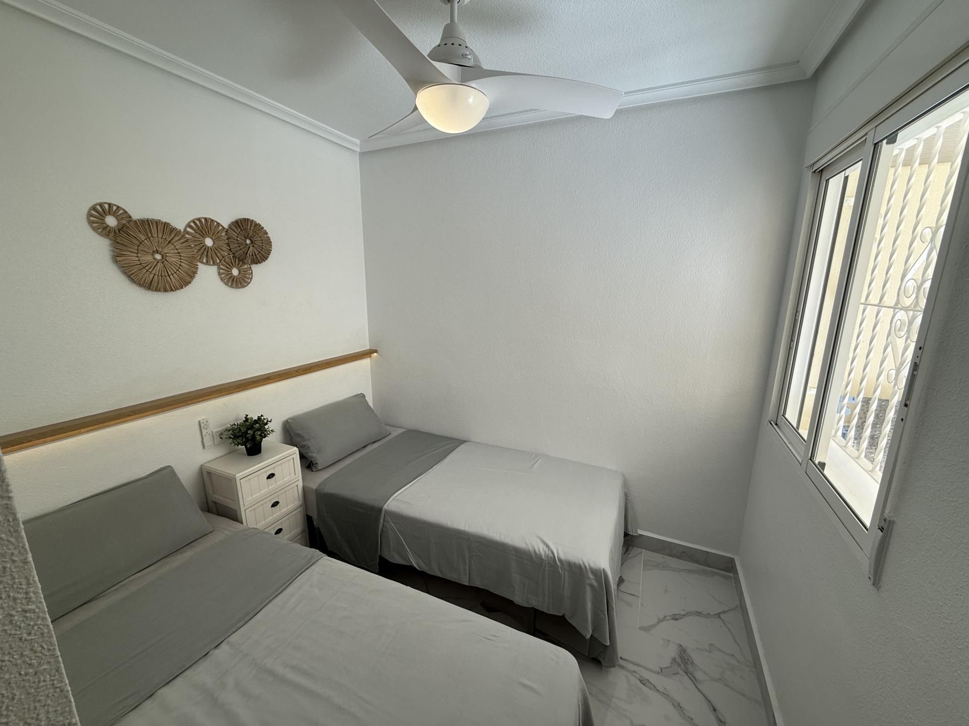 Habitación de Planta baja de alquiler en Orihuela con Aire acondicionado, Terraza y Piscina