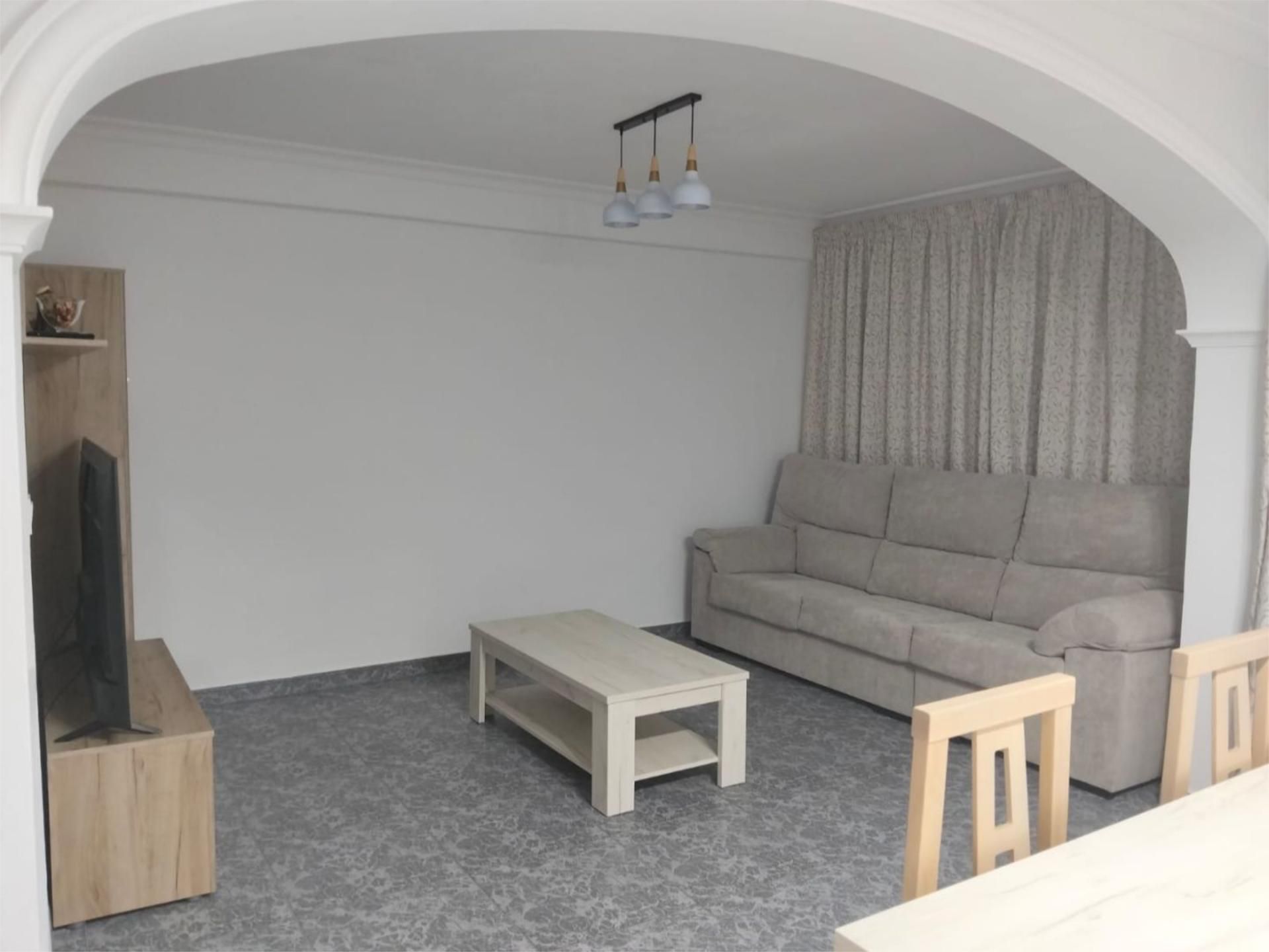 Sala d'estar de Pis de lloguer en Puerto Real amb Moblat