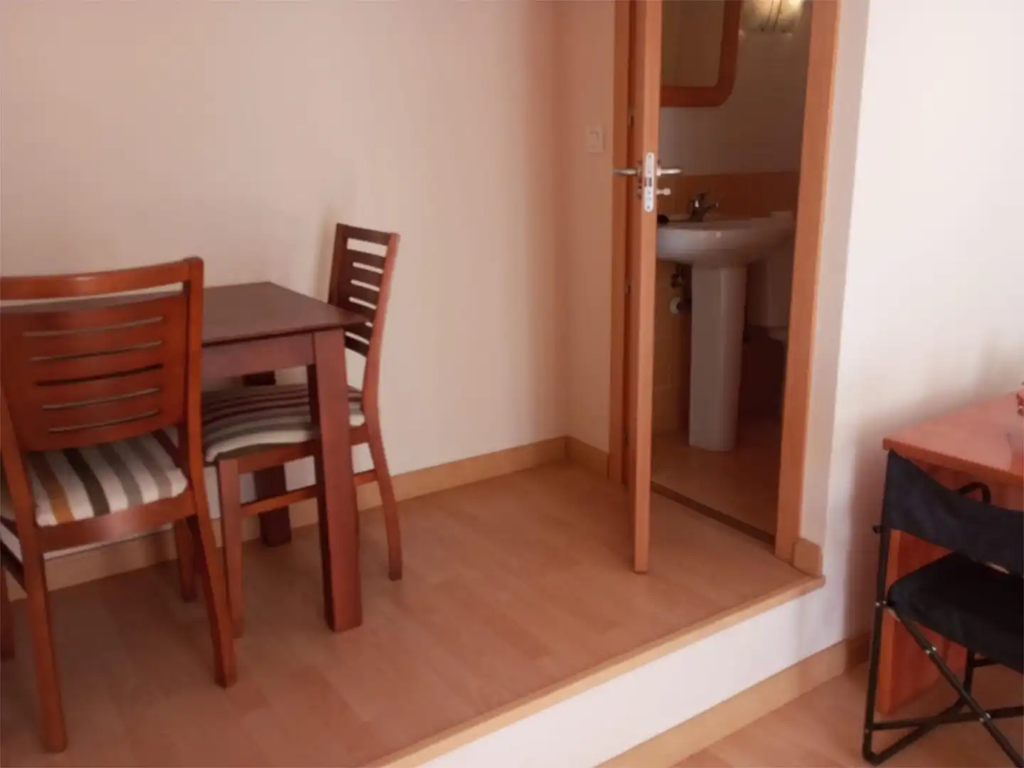 Bedroom of Commercial properties for rent in El Casar  with Parquet flooring and Furnished